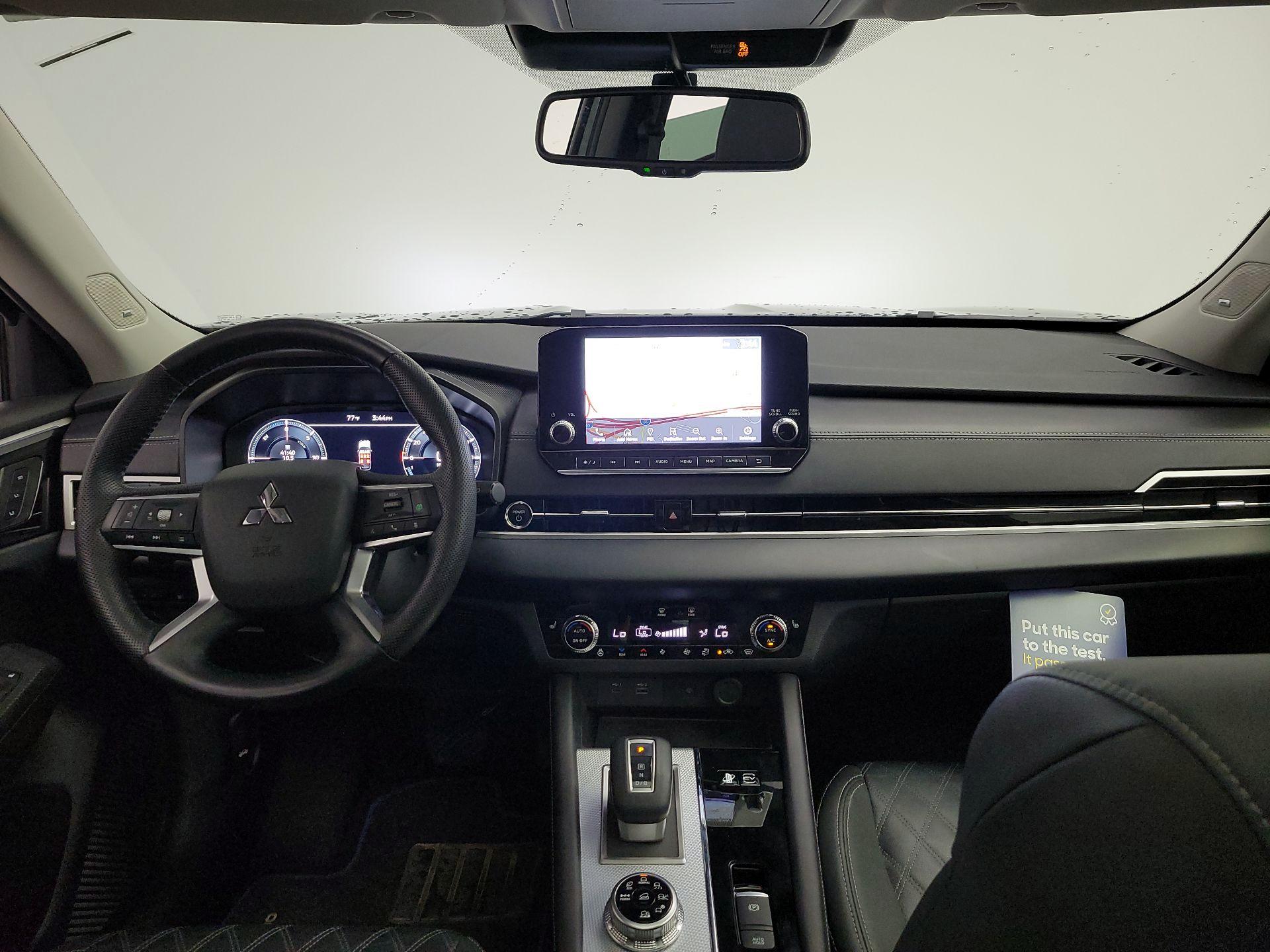 Thumbnail: 2023 Mitsubishi Outlander - 9