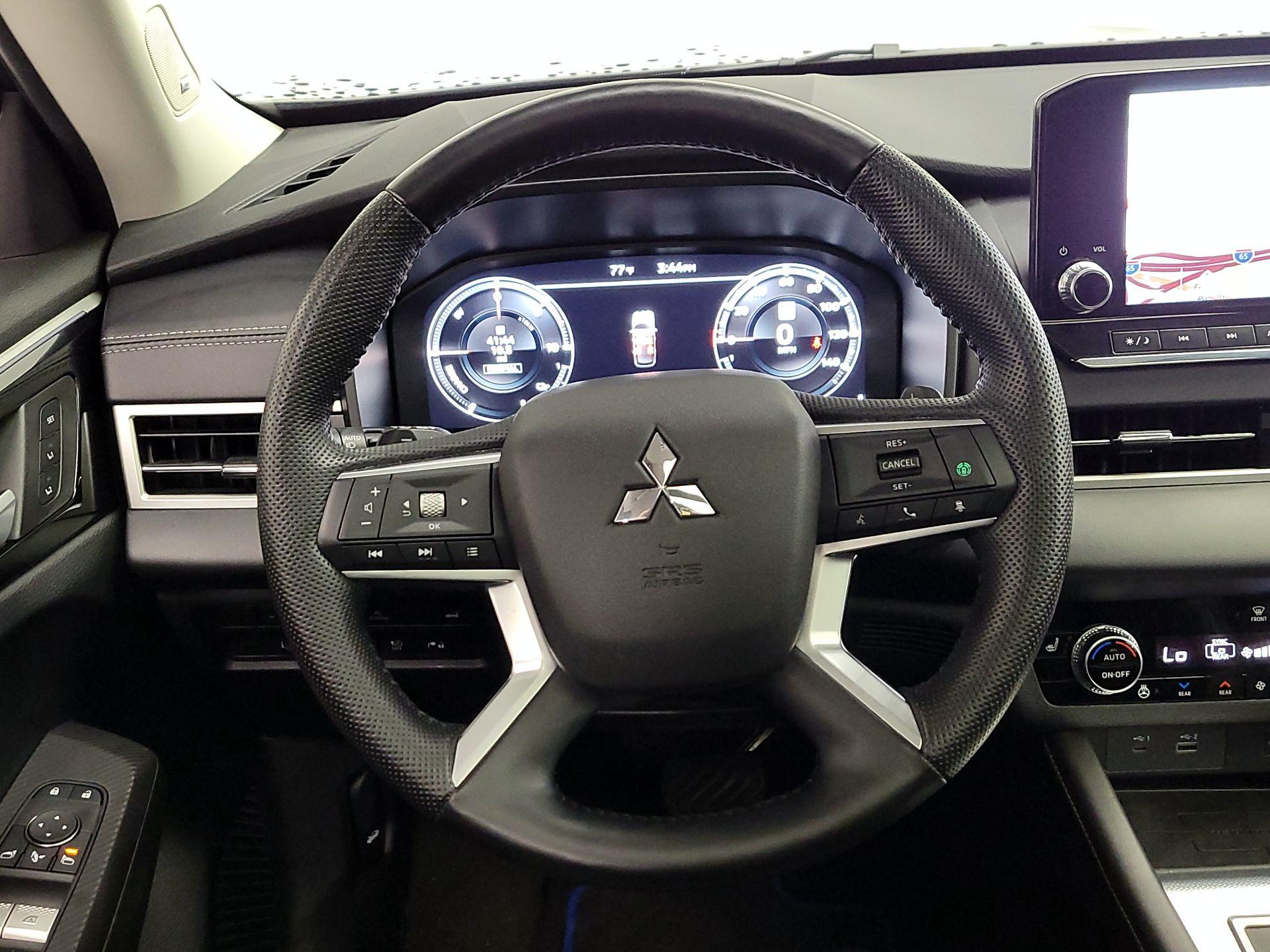 Thumbnail: 2023 Mitsubishi Outlander - 10