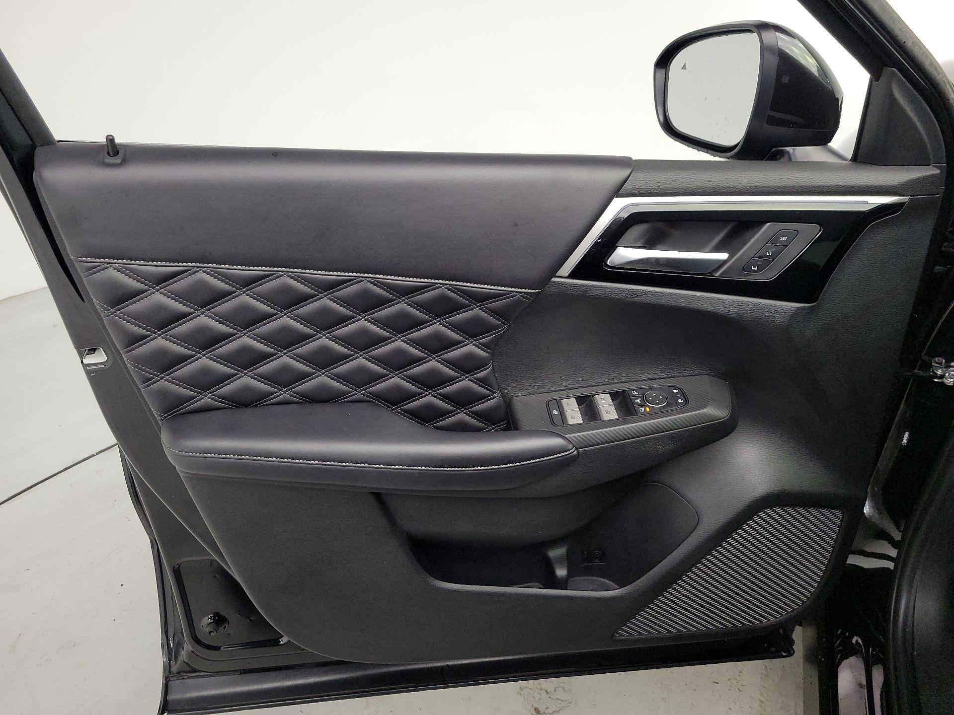 Thumbnail: 2023 Mitsubishi Outlander - 12