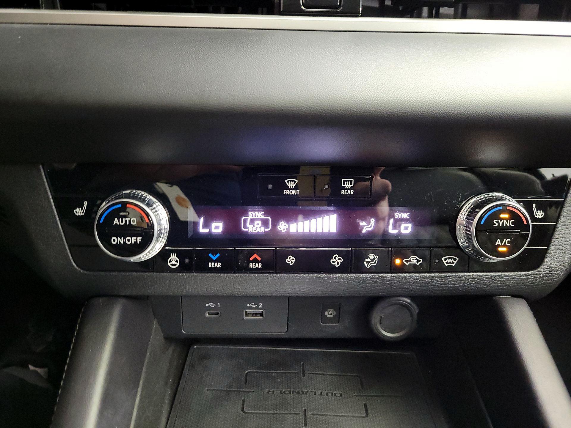 Thumbnail: 2023 Mitsubishi Outlander - 17