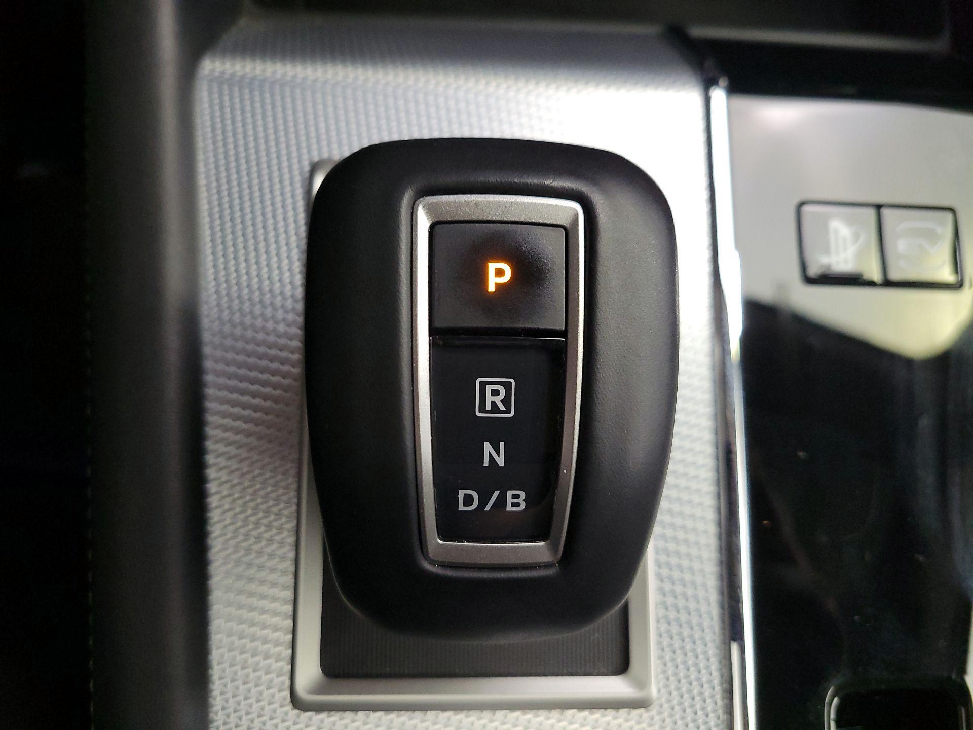 Thumbnail: 2023 Mitsubishi Outlander - 18