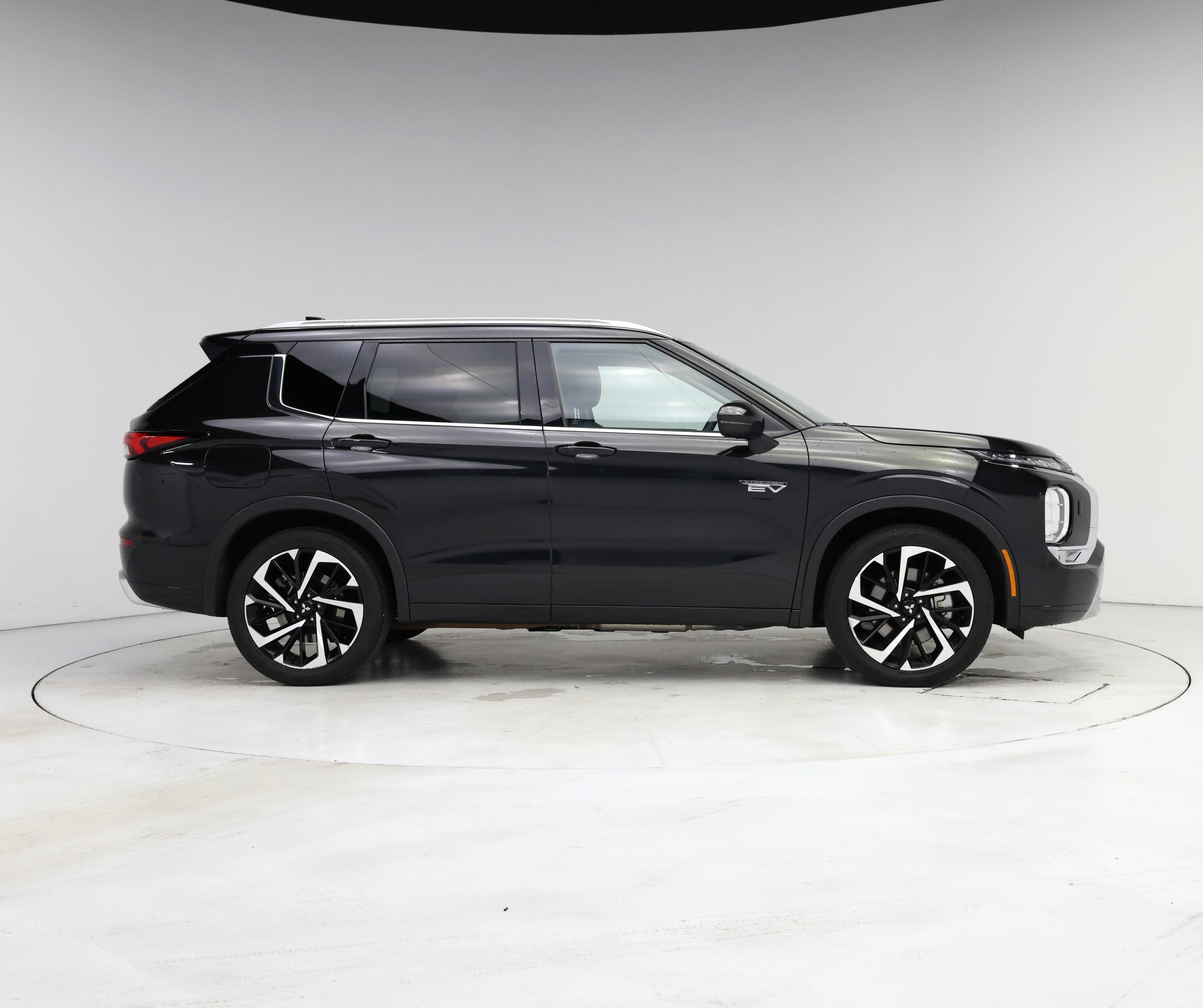 Thumbnail: 2023 Mitsubishi Outlander - 7