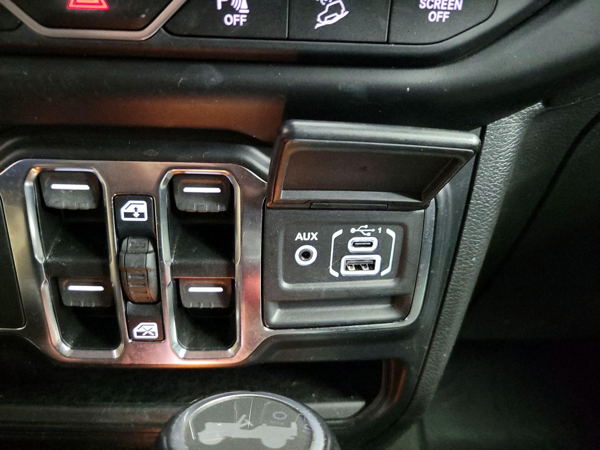 Thumbnail: 2021 Jeep Wrangler - 18