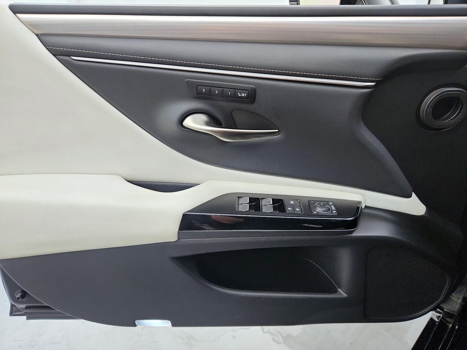 Thumbnail: 2023 Lexus ES - 12