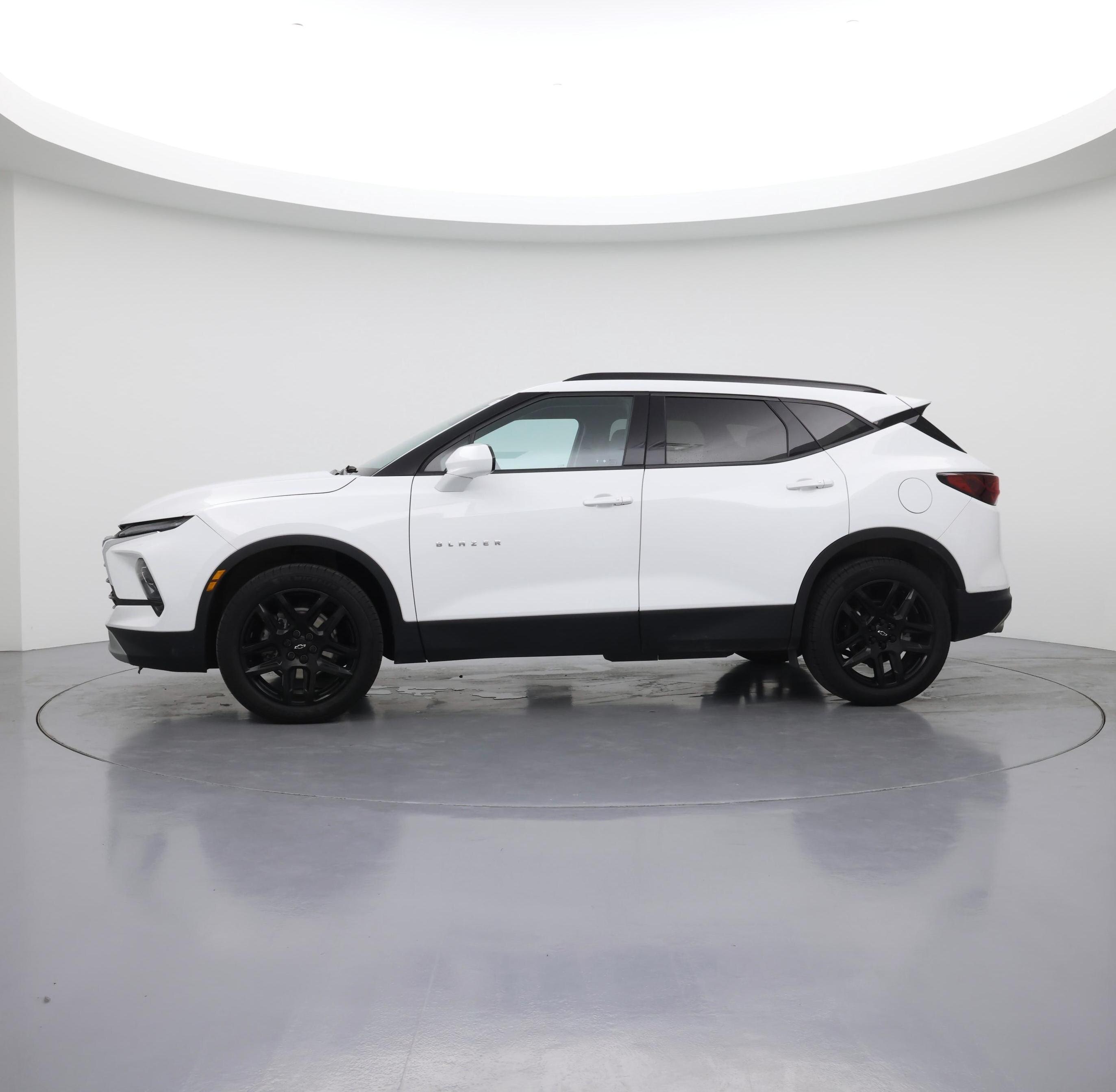 Thumbnail: 2023 Chevrolet Blazer - 3