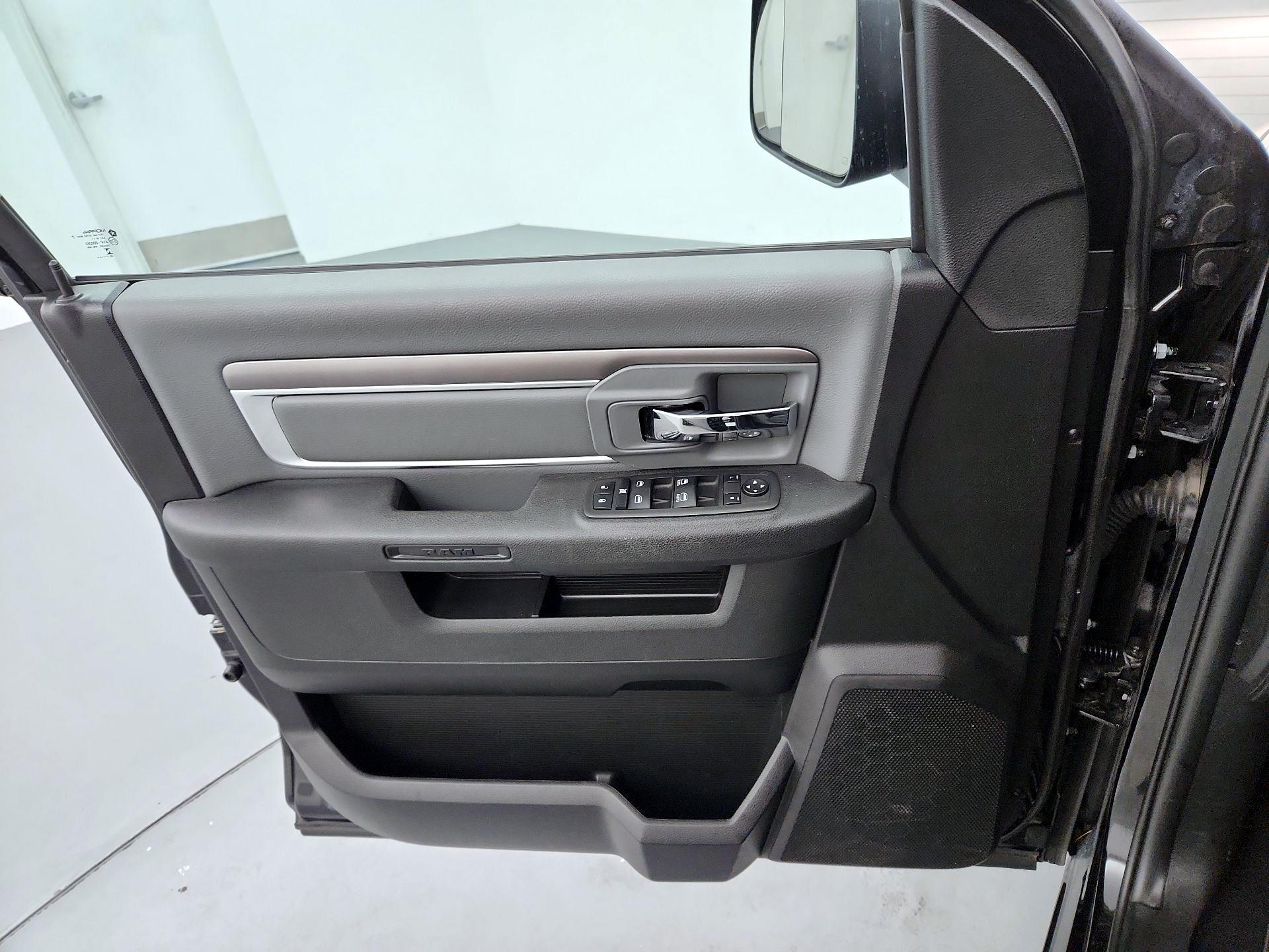 Thumbnail: 2023 RAM 1500 Classic - 10