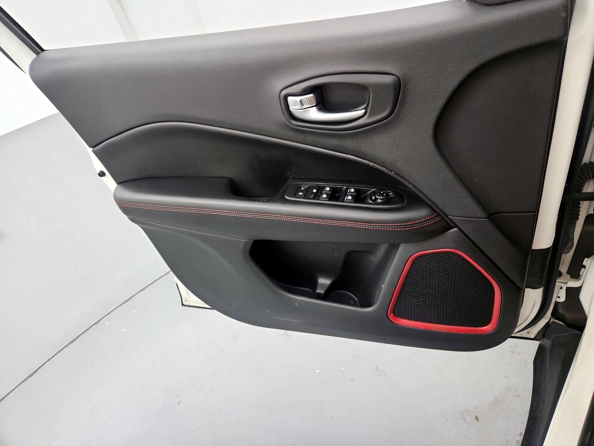 Thumbnail: 2021 Jeep Compass - 12