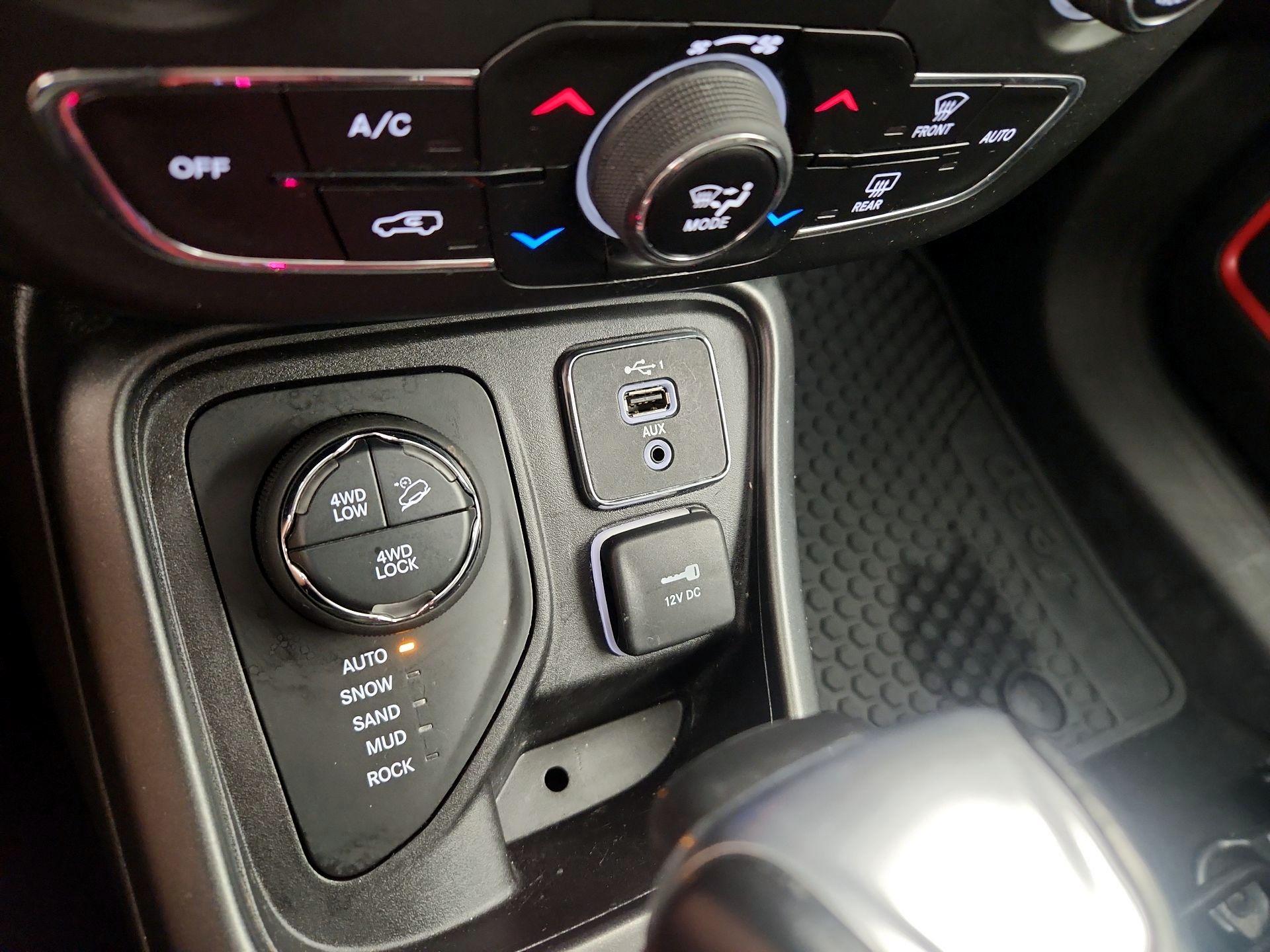 Thumbnail: 2021 Jeep Compass - 18