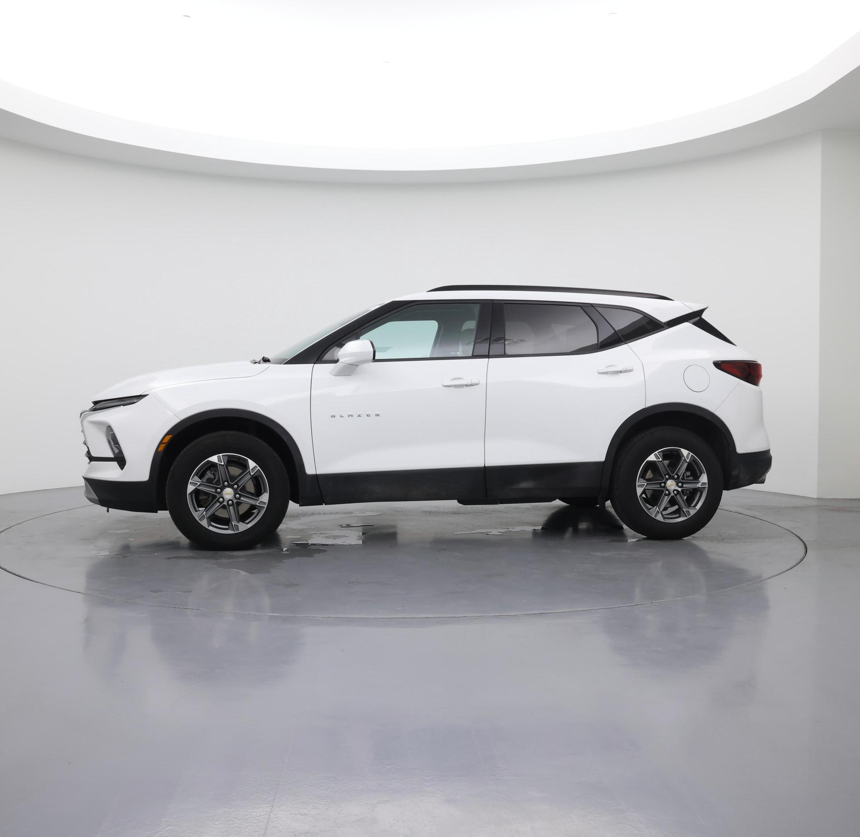 Thumbnail: 2023 Chevrolet Blazer - 3