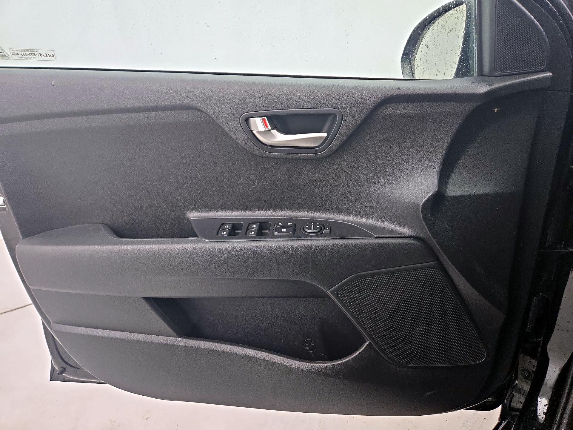 Thumbnail: 2023 Kia Rio - 12