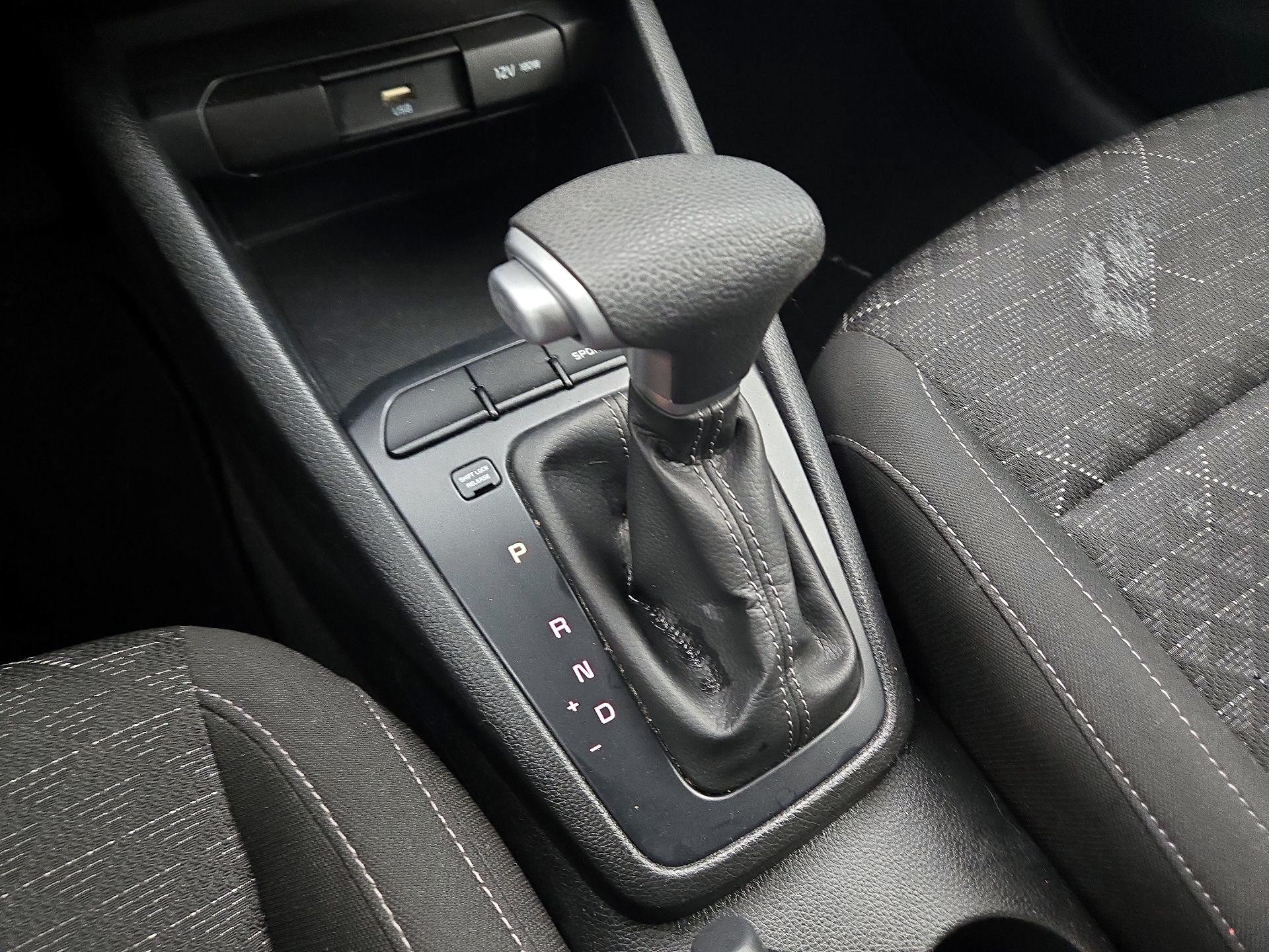 Thumbnail: 2023 Kia Rio - 17