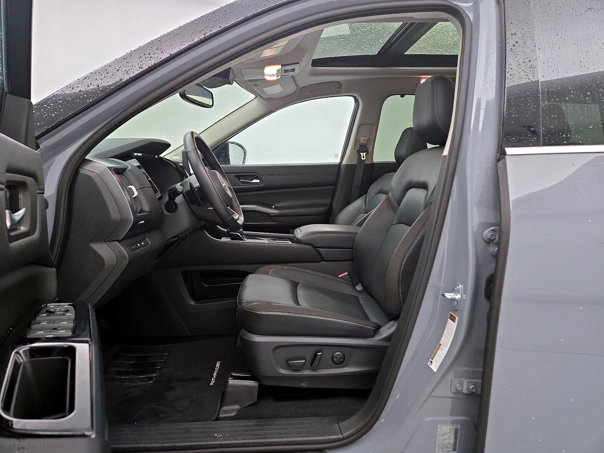 Thumbnail: 2022 Nissan Pathfinder - 11