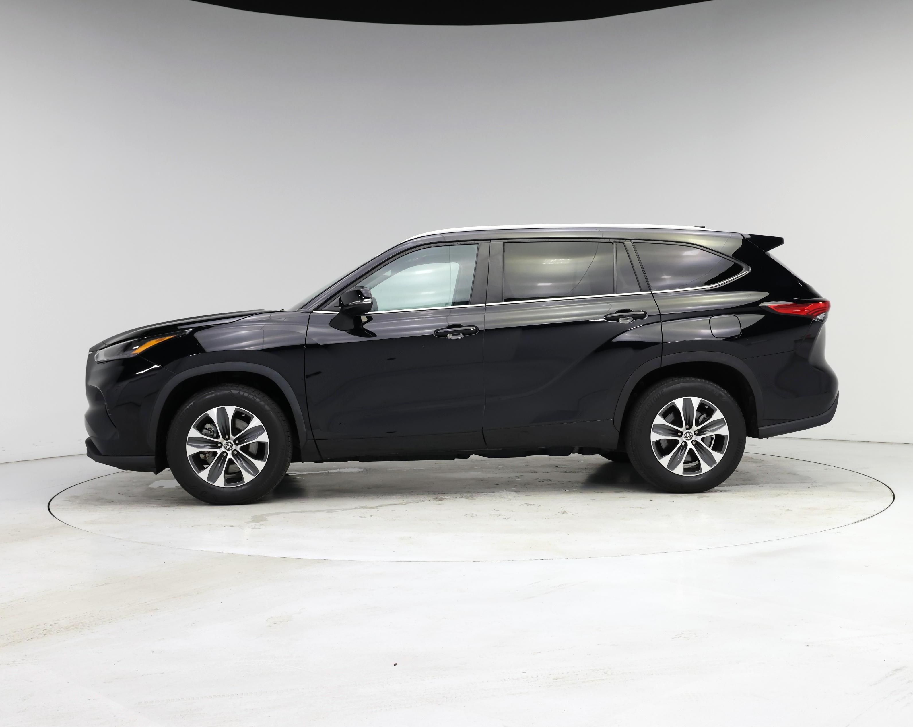 Thumbnail: 2023 Toyota Highlander - 3