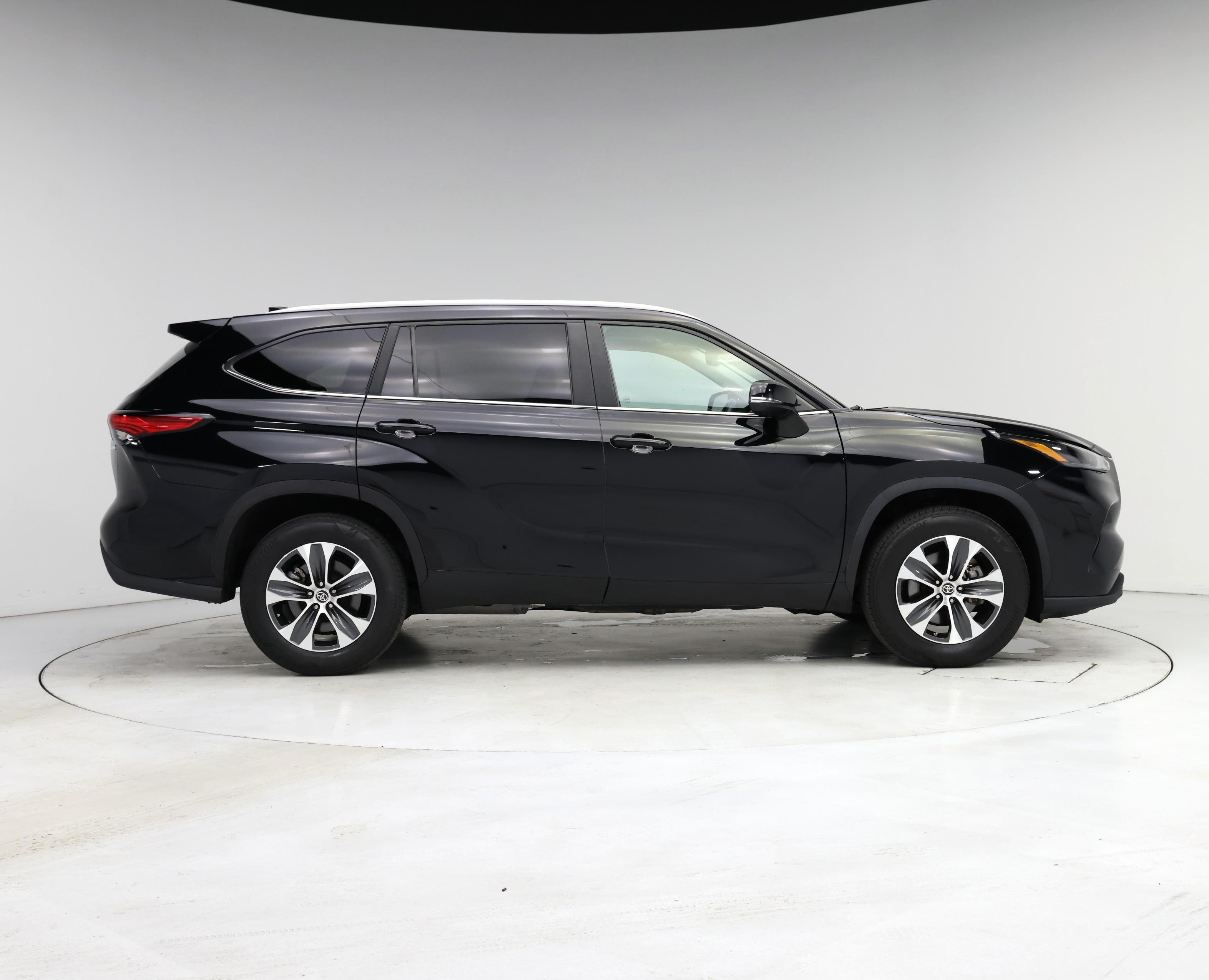 Thumbnail: 2023 Toyota Highlander - 7