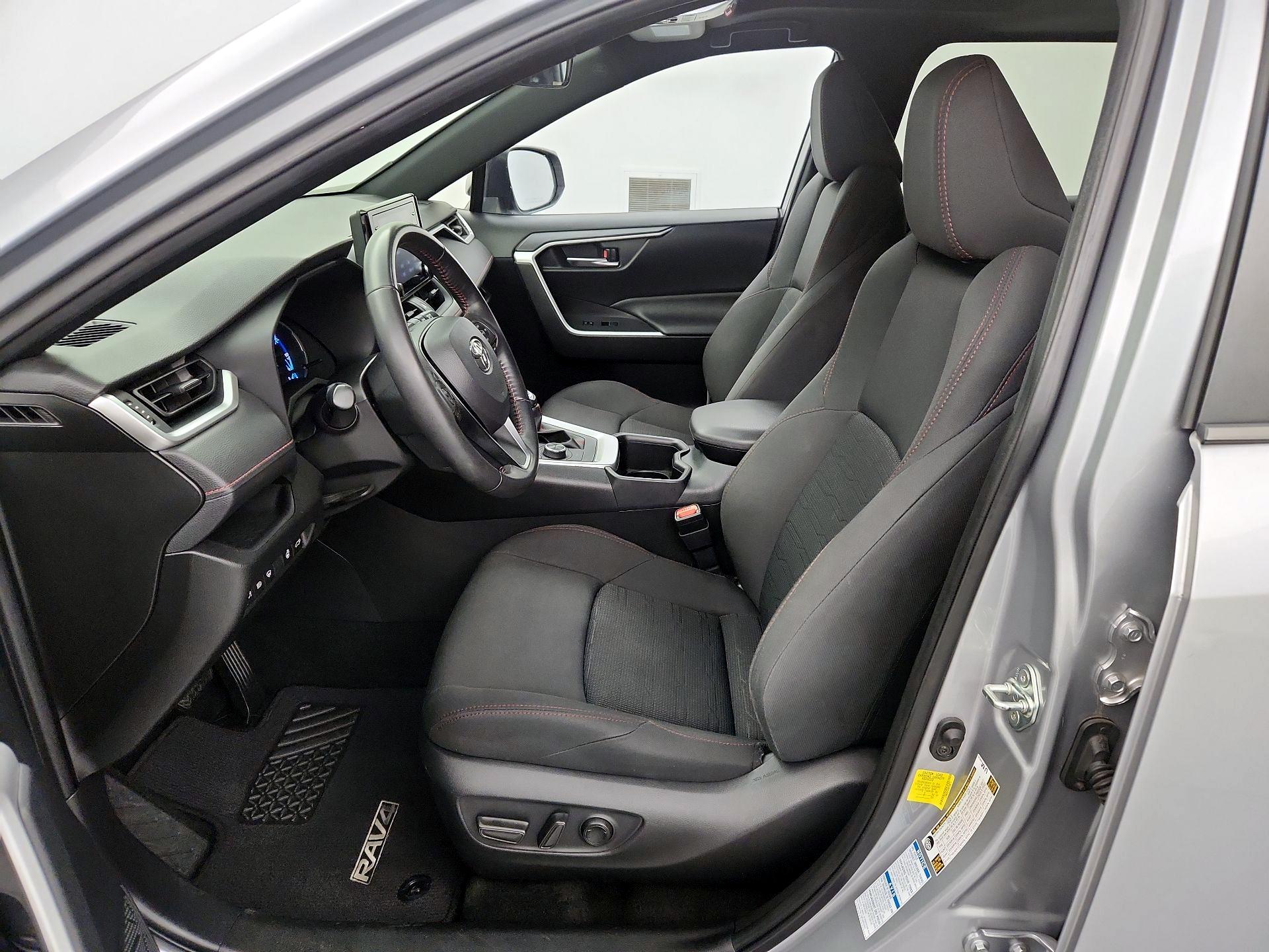 Thumbnail: 2022 Toyota RAV4 - 11