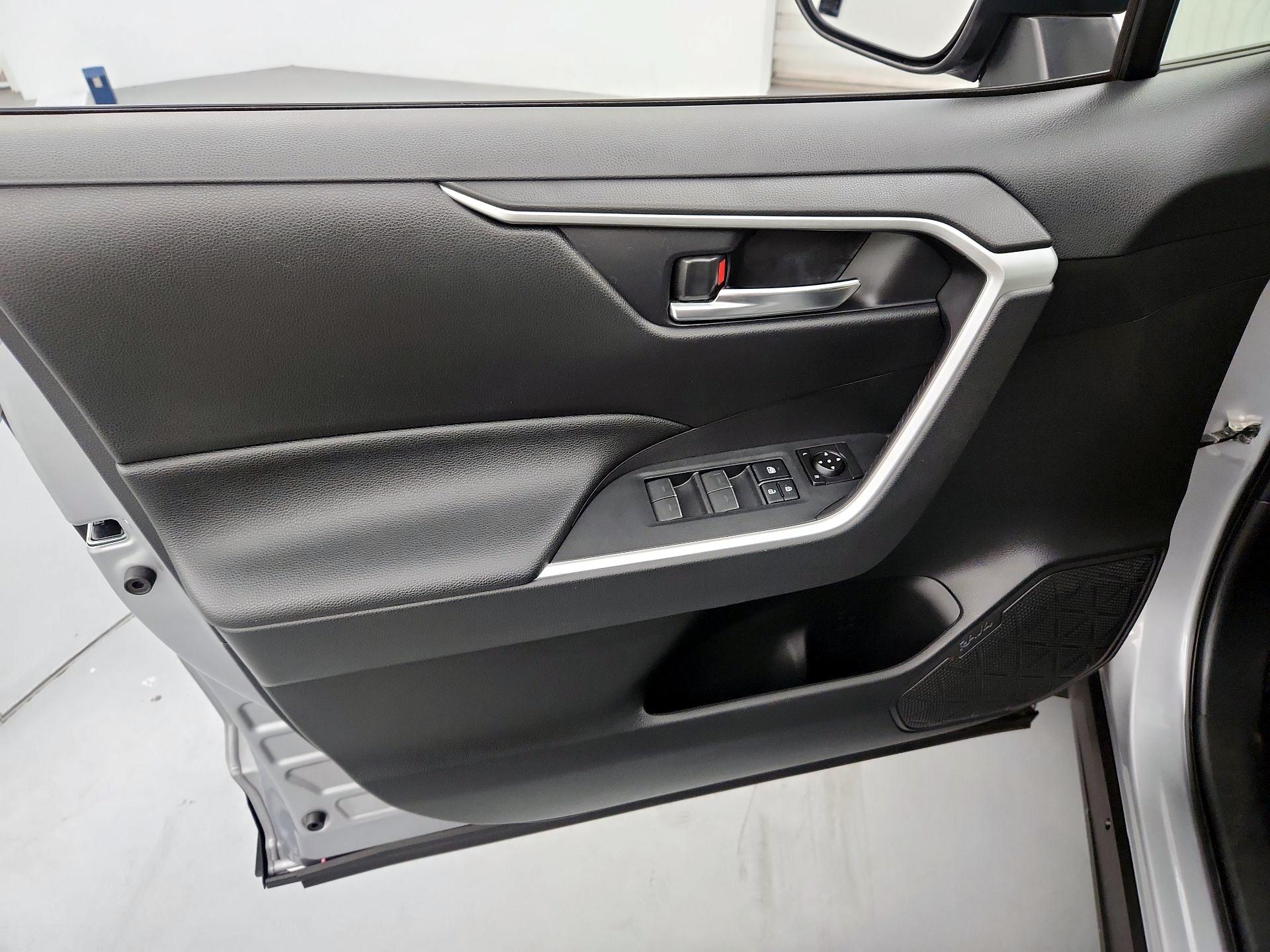 Thumbnail: 2022 Toyota RAV4 - 12