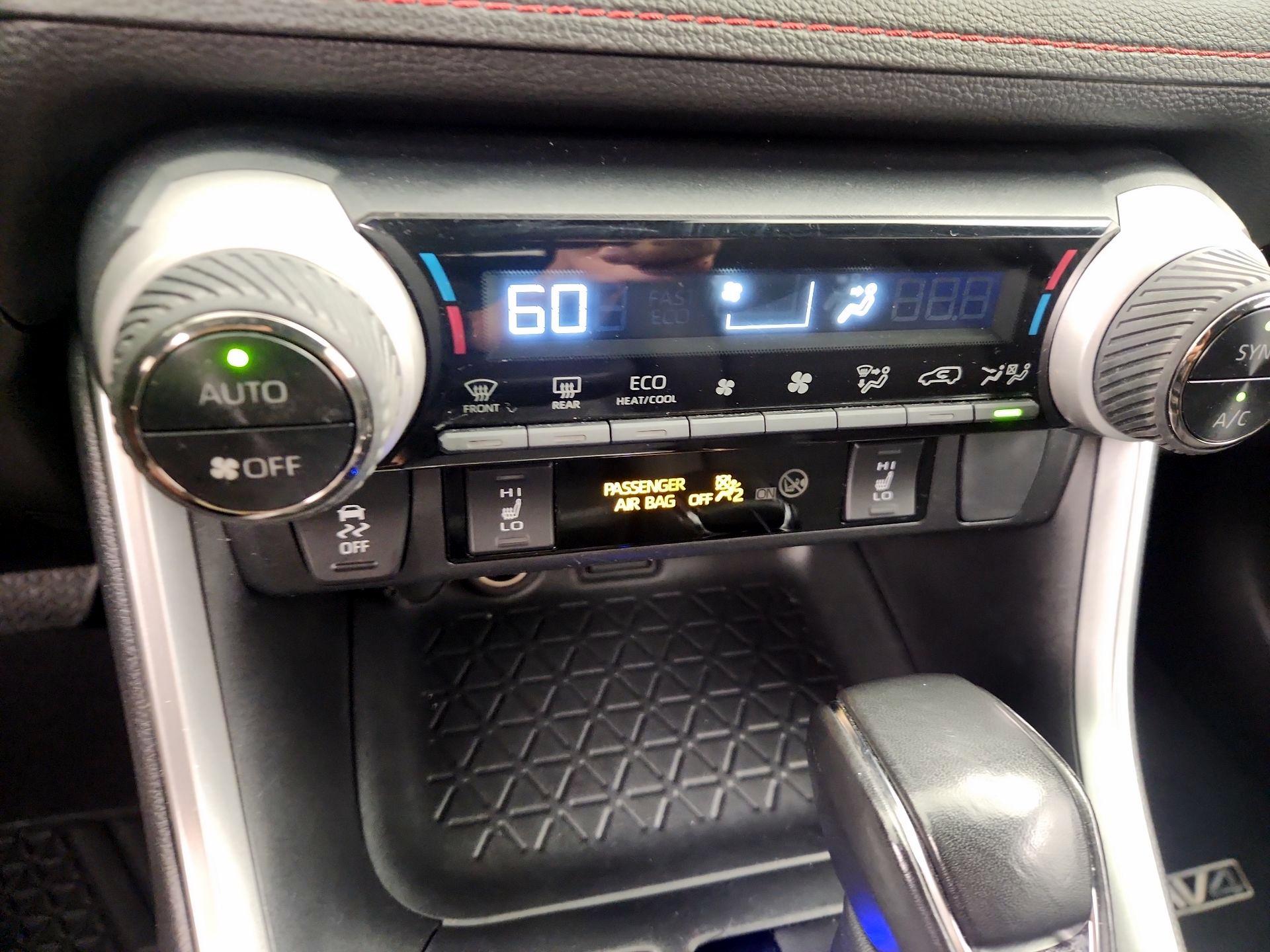 Thumbnail: 2022 Toyota RAV4 - 16