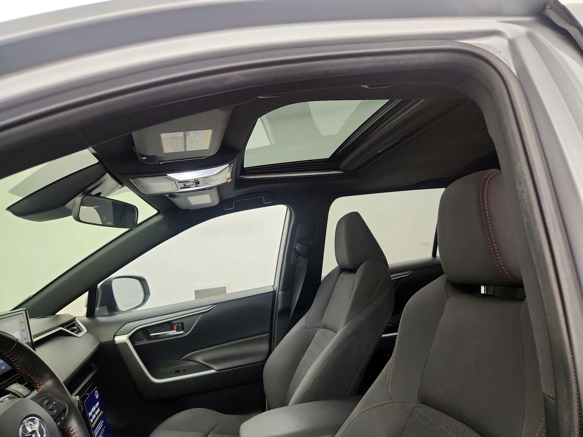 Thumbnail: 2022 Toyota RAV4 - 19