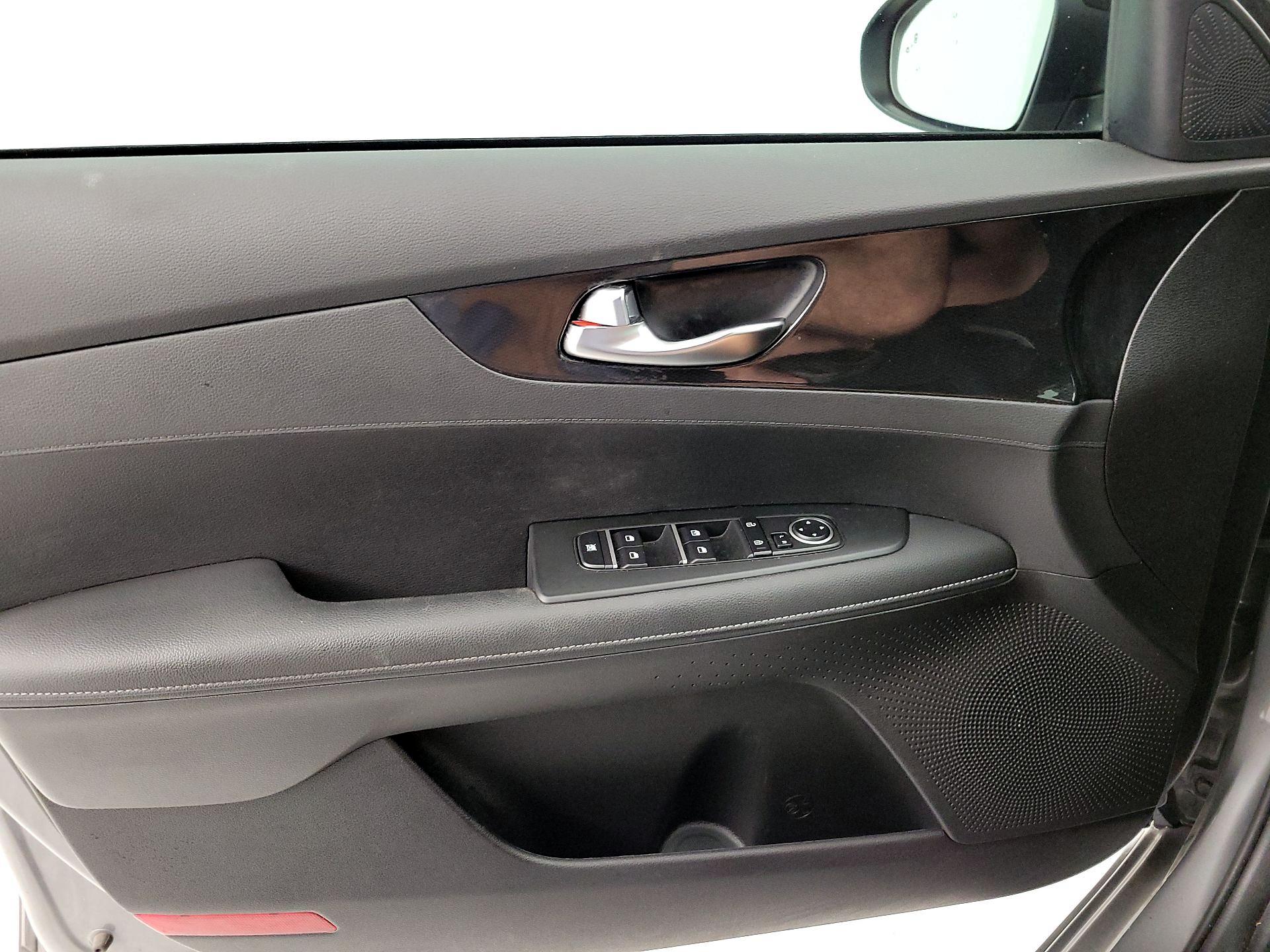Thumbnail: 2022 Kia Forte - 12