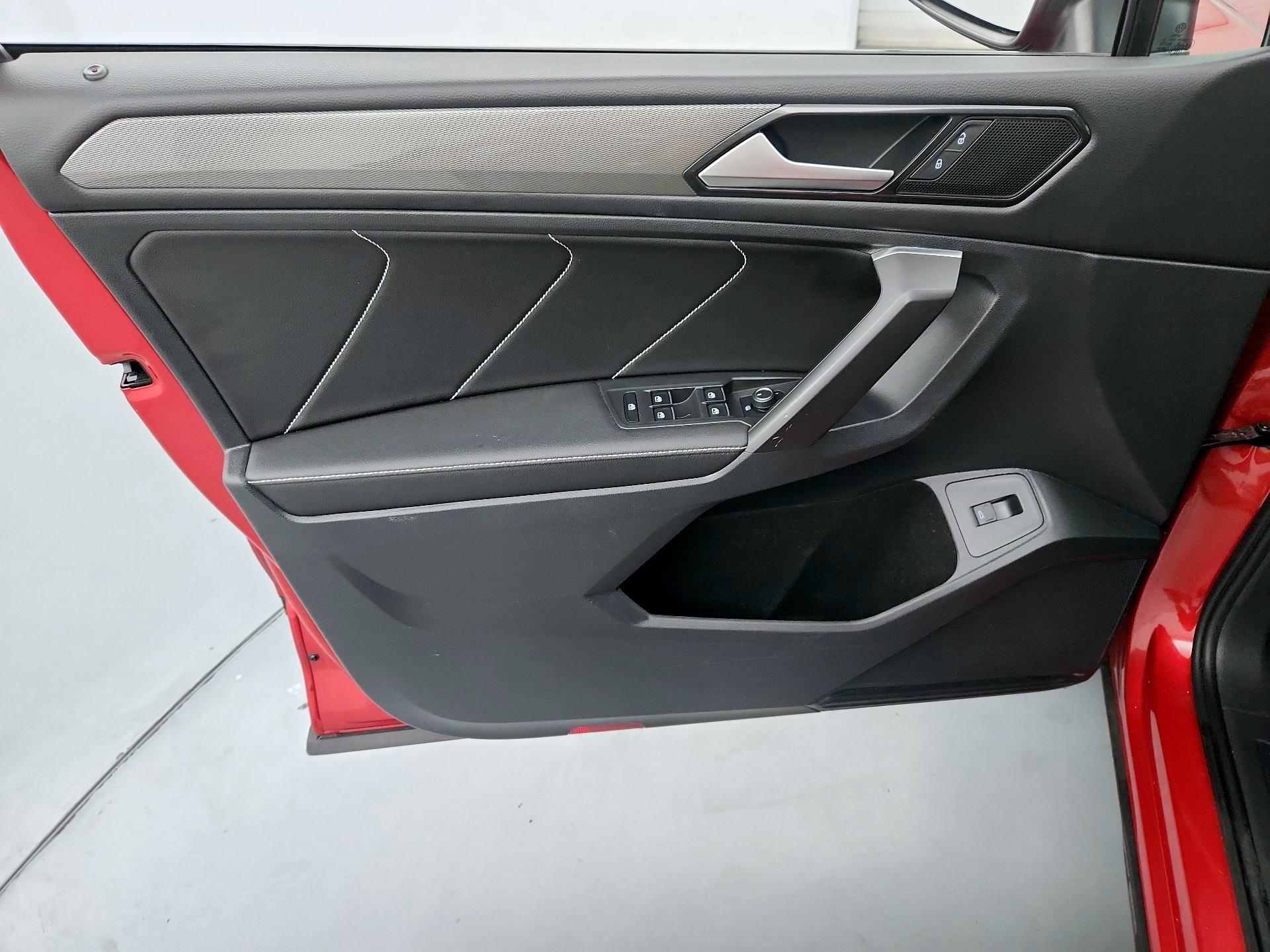 Thumbnail: 2022 Volkswagen Tiguan - 12
