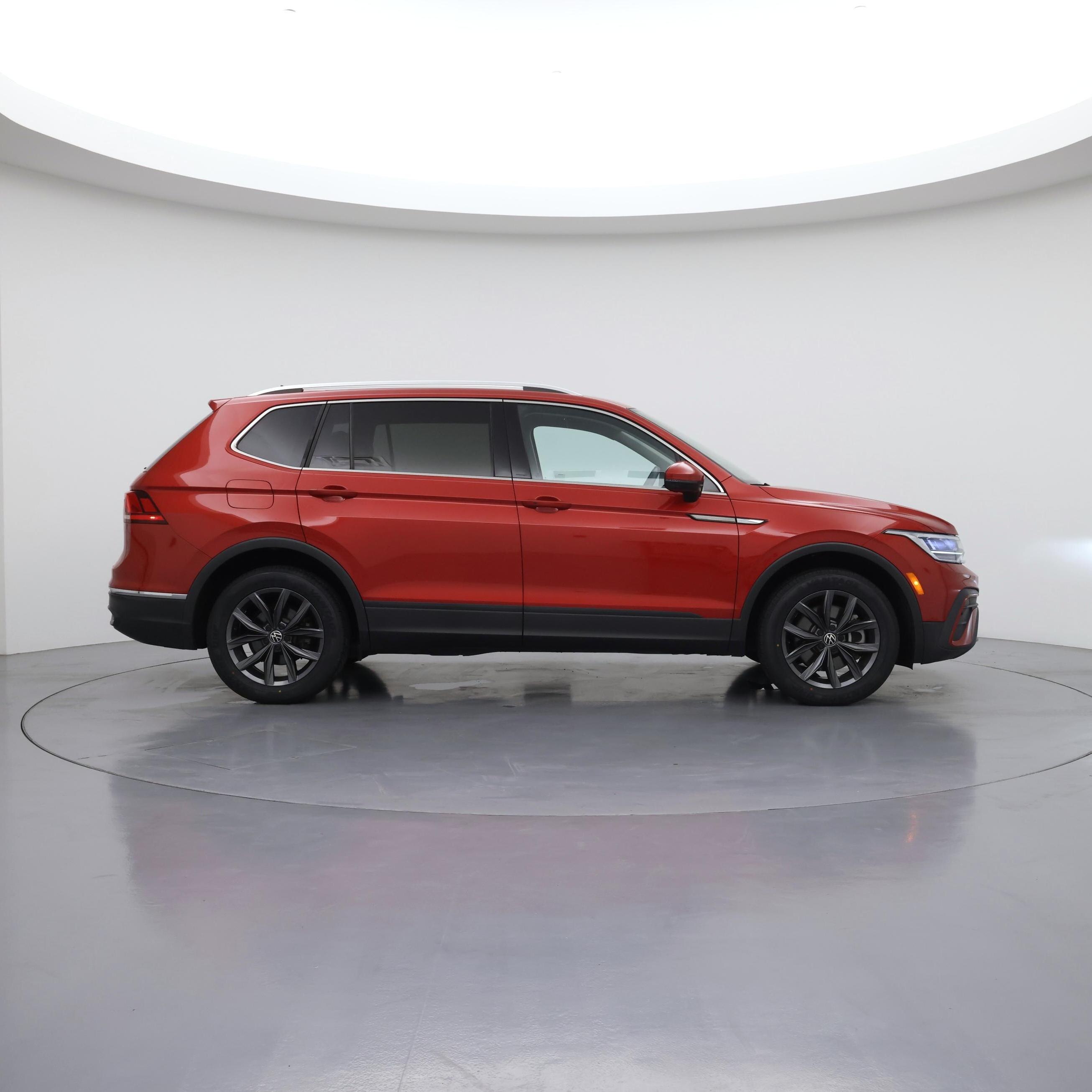 Thumbnail: 2022 Volkswagen Tiguan - 7