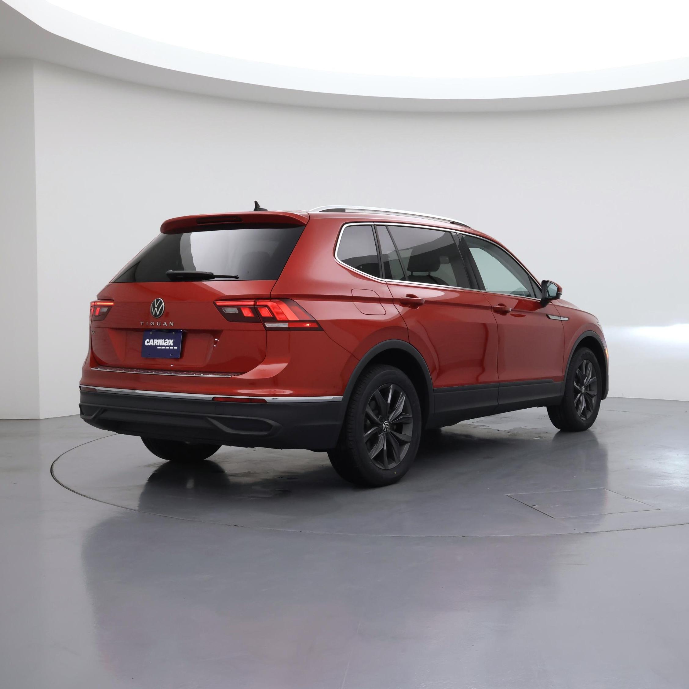 Thumbnail: 2022 Volkswagen Tiguan - 8
