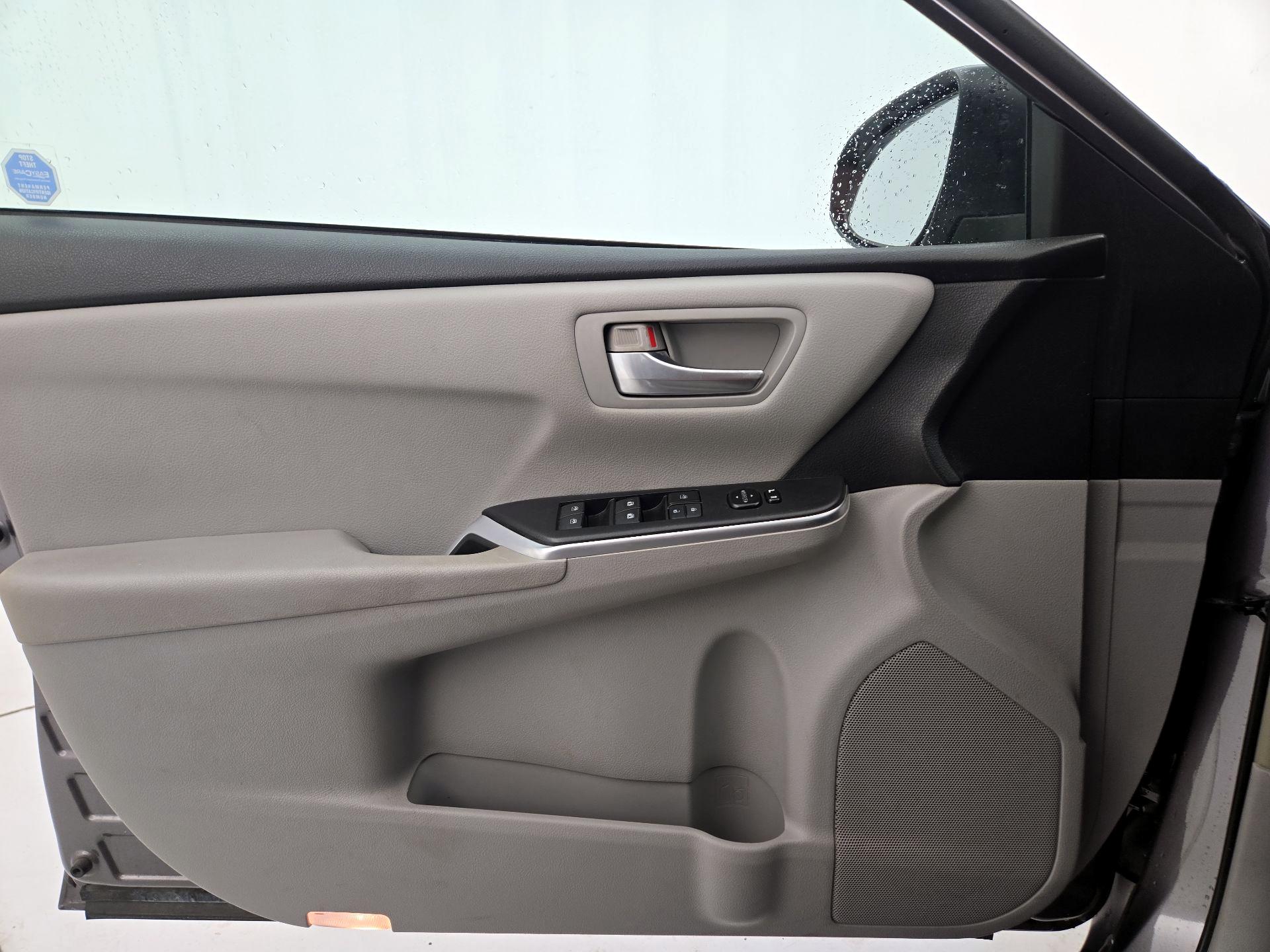 Thumbnail: 2015 Toyota Camry - 12
