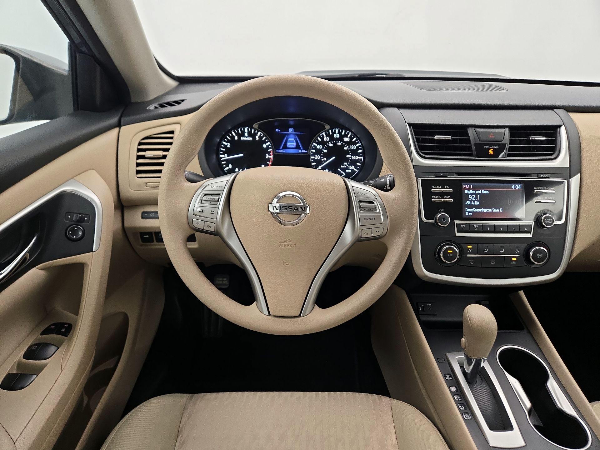 Thumbnail: 2016 Nissan Altima - 10