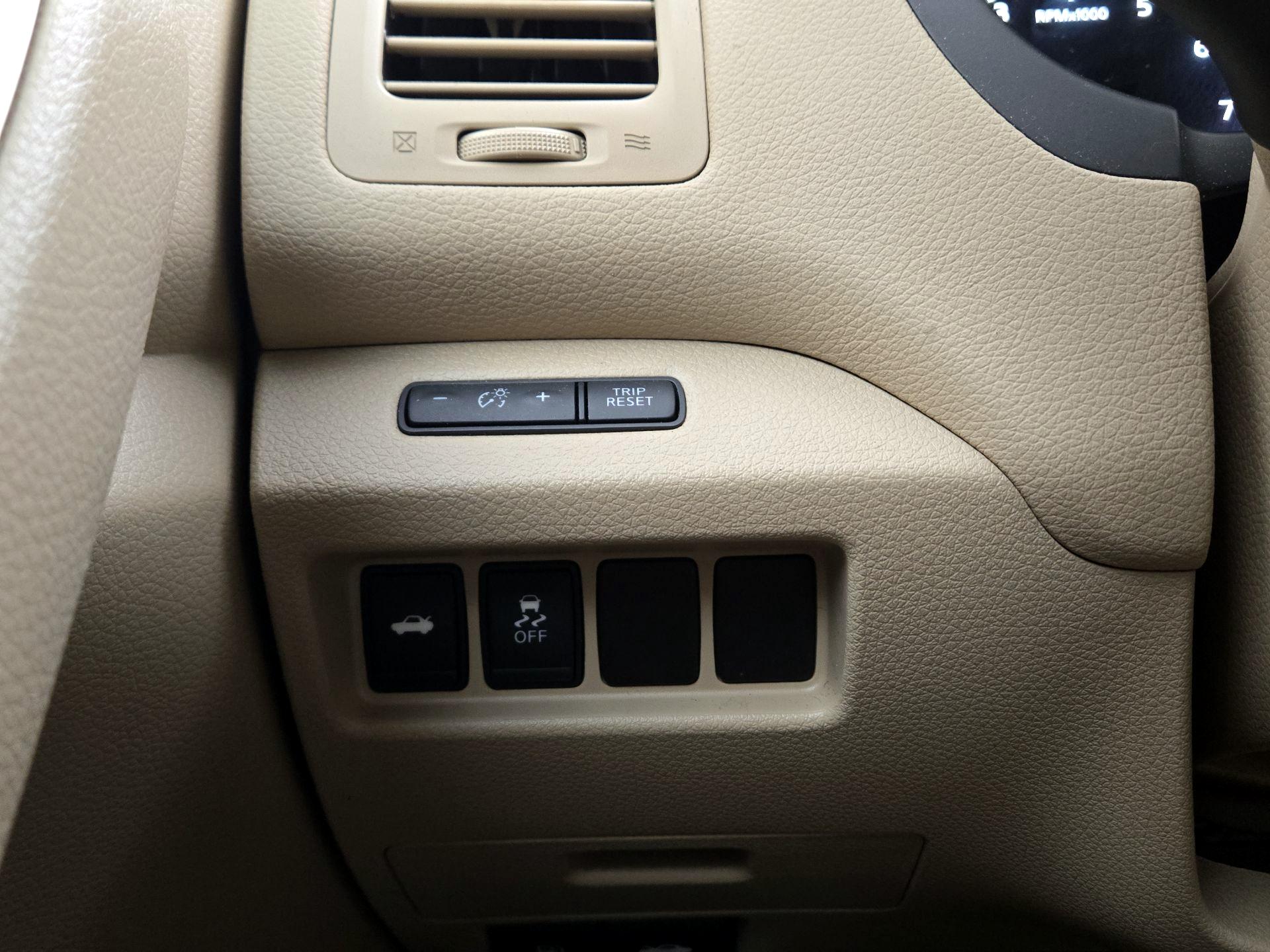 Thumbnail: 2016 Nissan Altima - 13