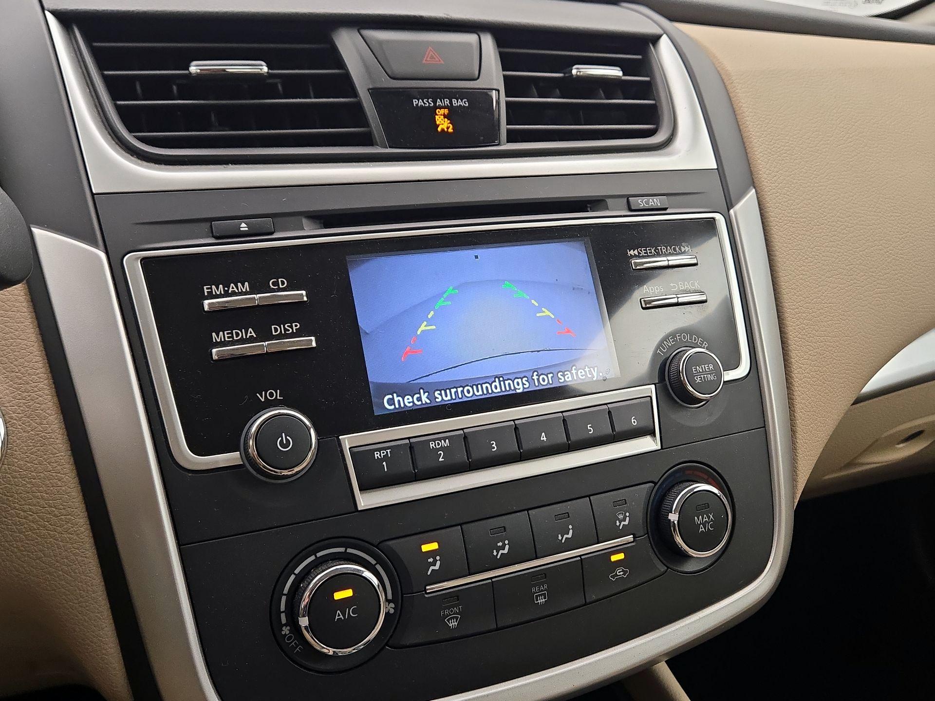 Thumbnail: 2016 Nissan Altima - 14