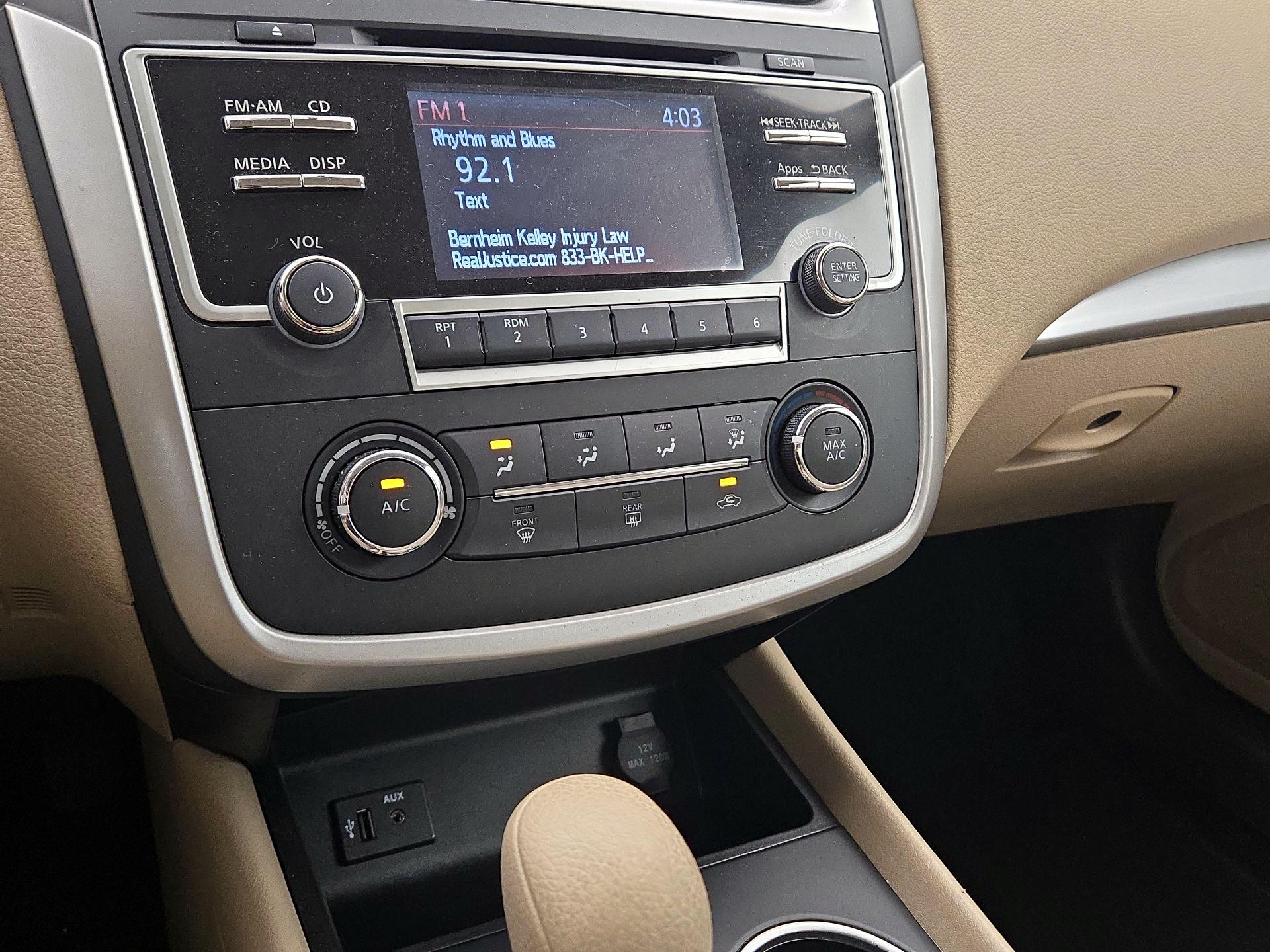 Thumbnail: 2016 Nissan Altima - 16
