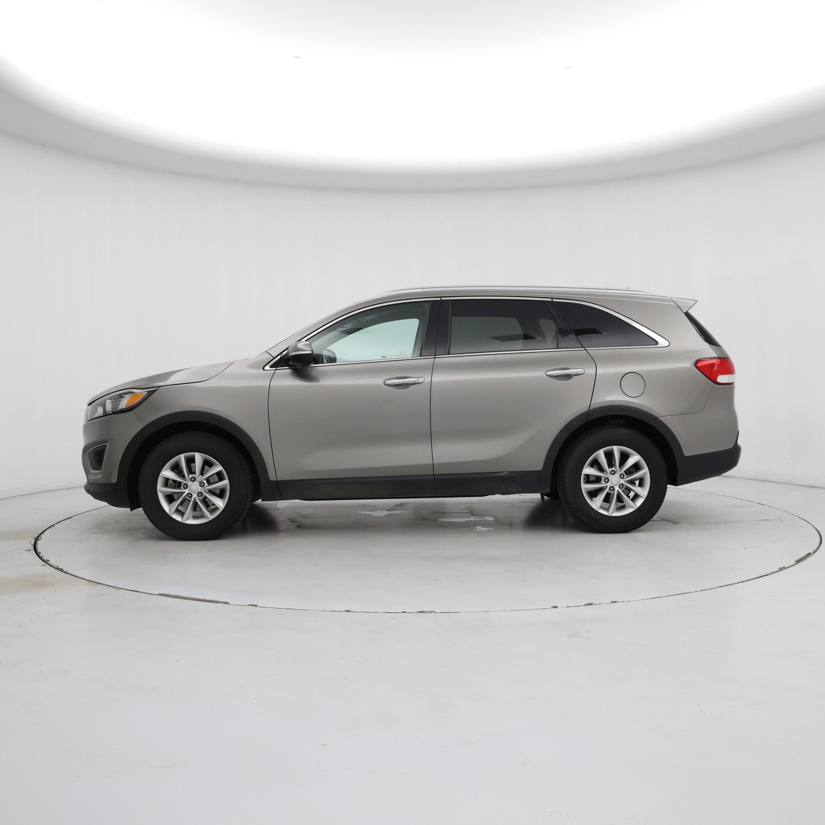 Thumbnail: 2018 Kia Sorento - 3