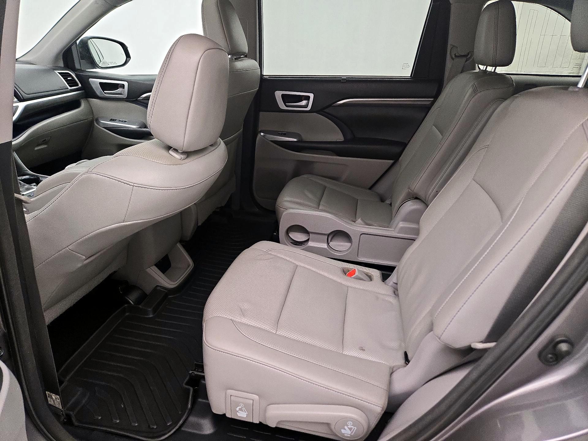 Thumbnail: 2018 Toyota Highlander - 20
