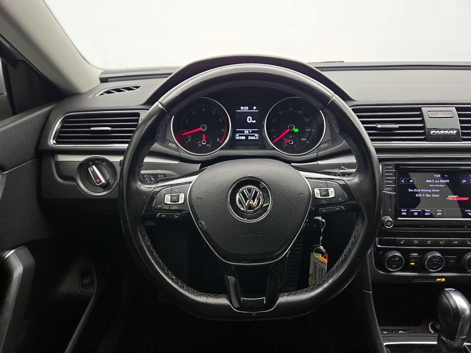 Thumbnail: 2018 Volkswagen Passat - 10