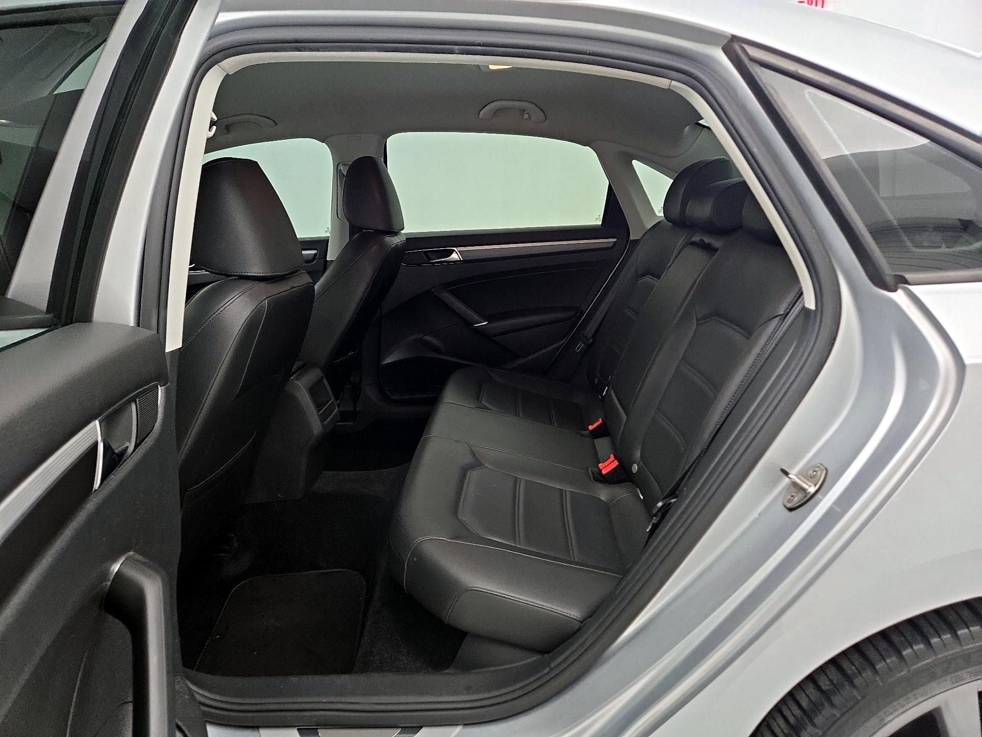 Thumbnail: 2018 Volkswagen Passat - 19
