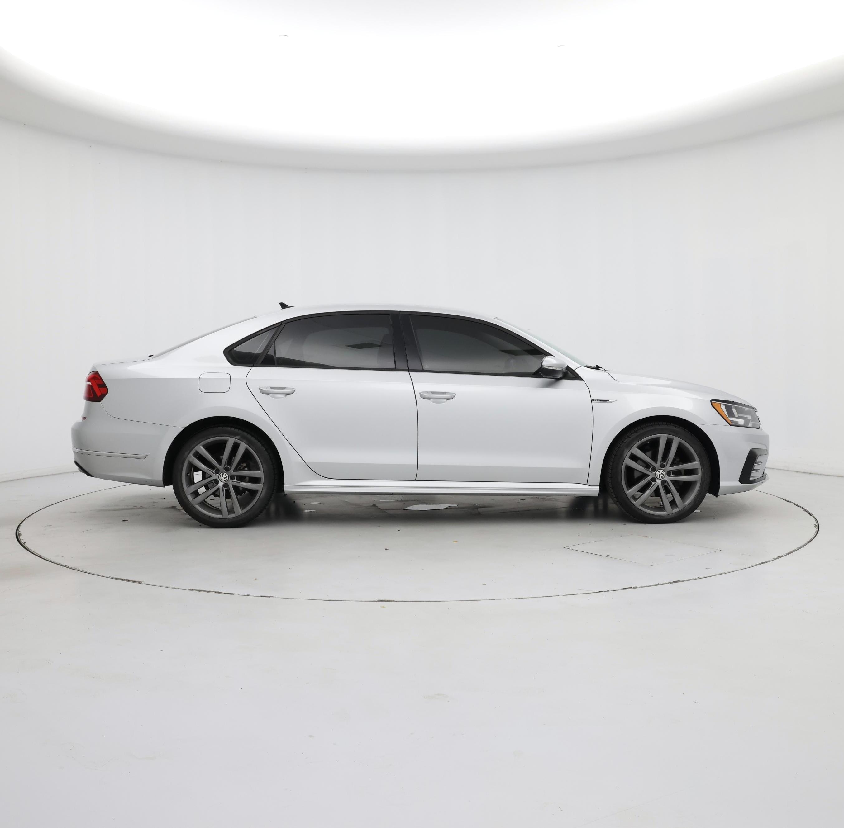 Thumbnail: 2018 Volkswagen Passat - 7