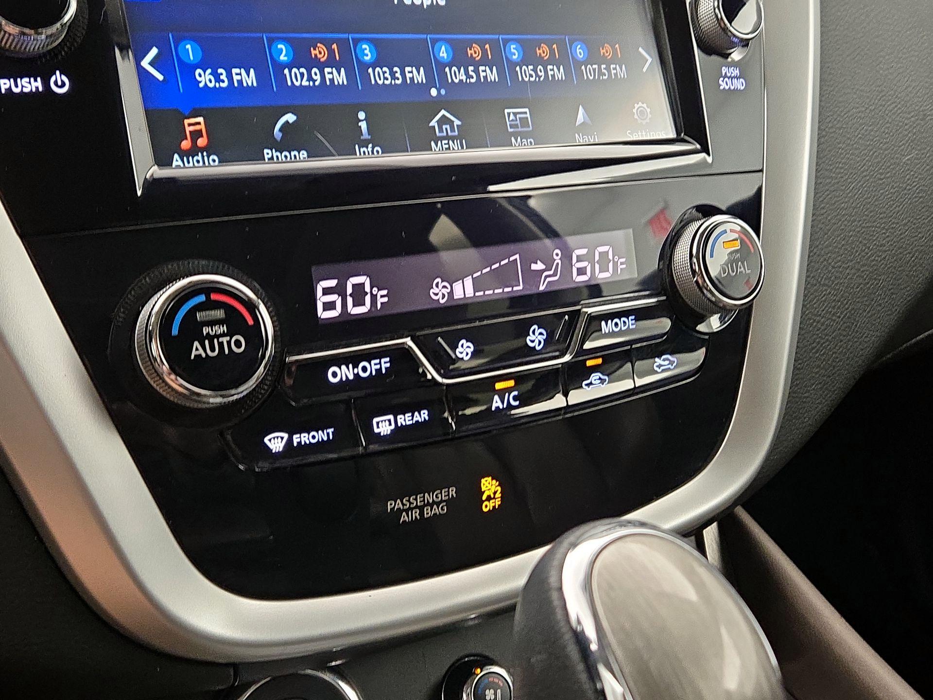 Thumbnail: 2016 Nissan Murano - 17