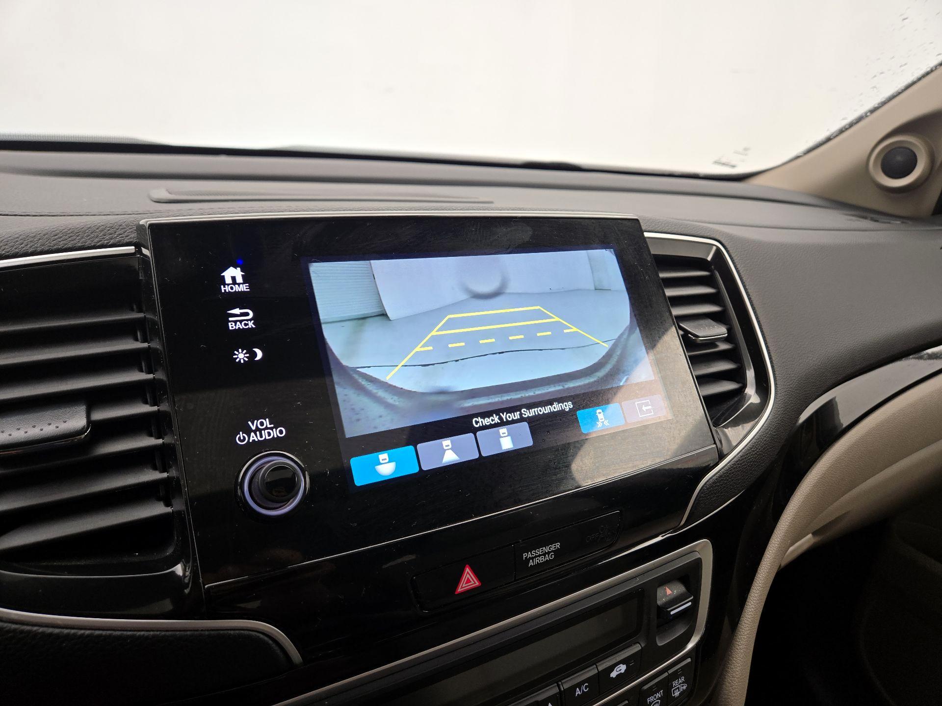 Thumbnail: 2020 Honda Pilot - 15
