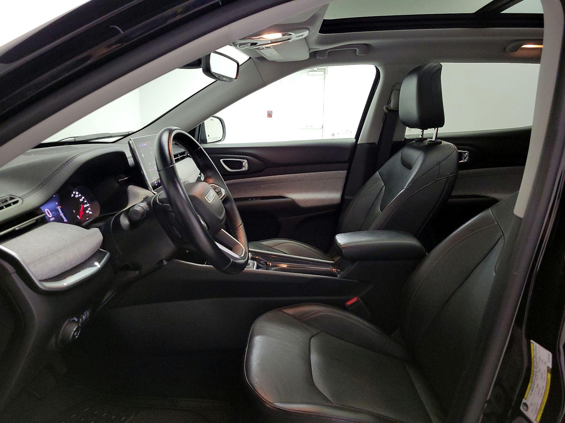 Thumbnail: 2022 Jeep Compass - 11