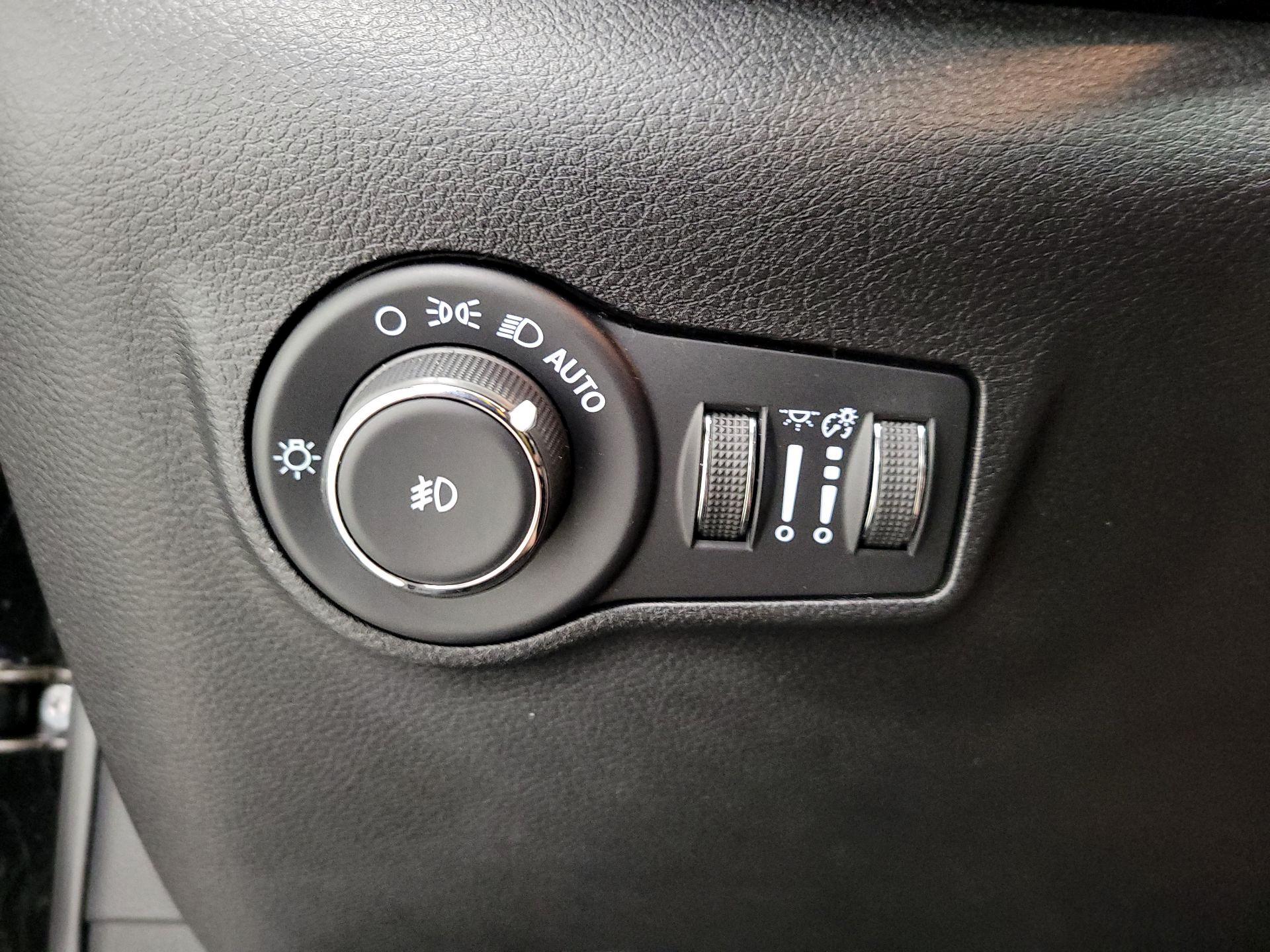 Thumbnail: 2022 Jeep Compass - 13