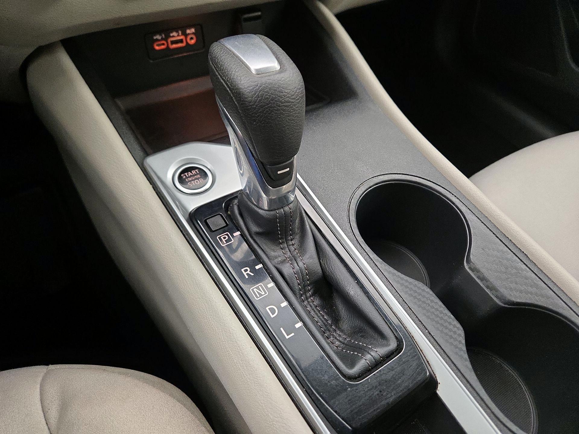 Thumbnail: 2020 Nissan Altima - 17