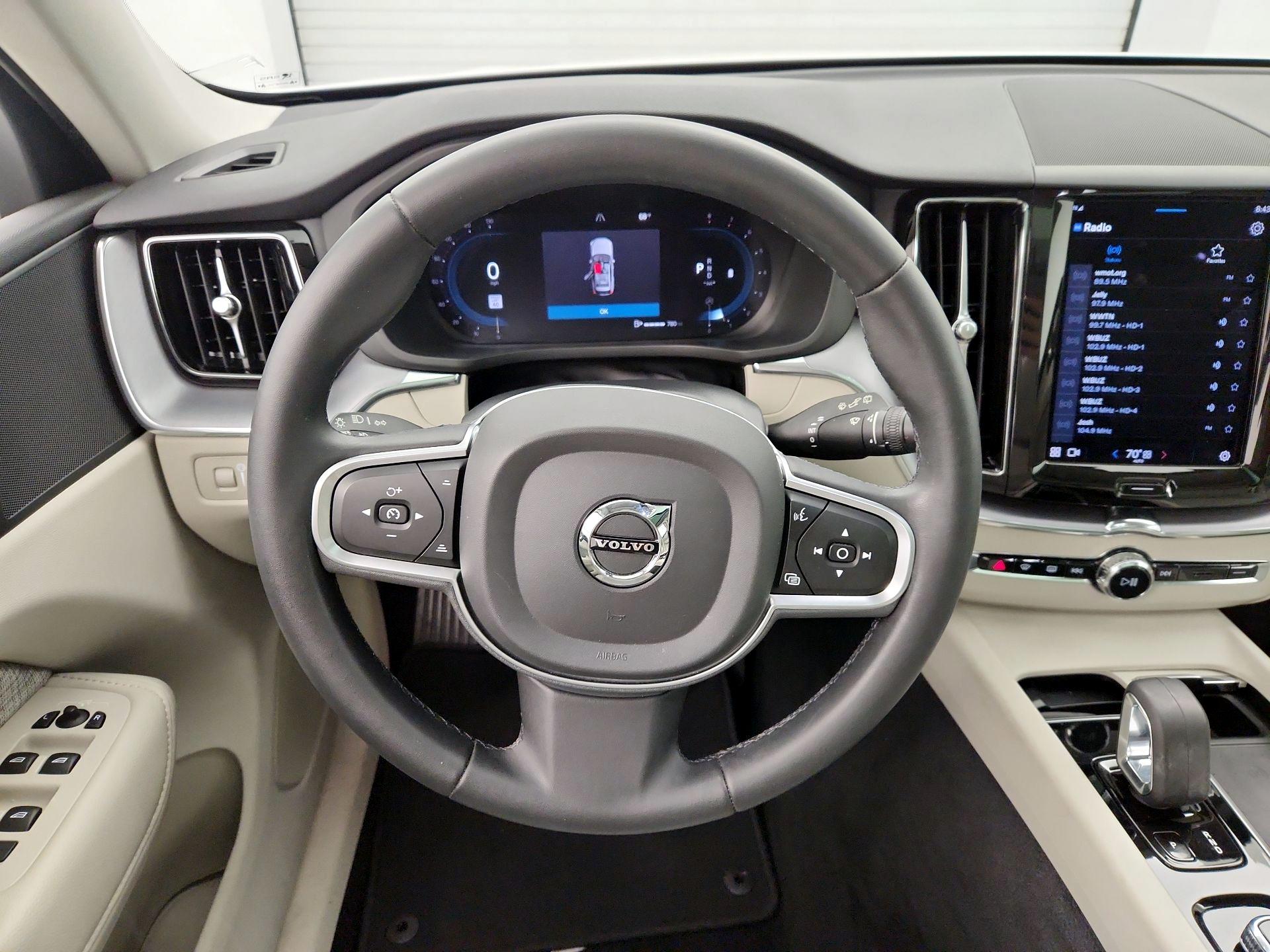 Thumbnail: 2022 Volvo XC60 - 10