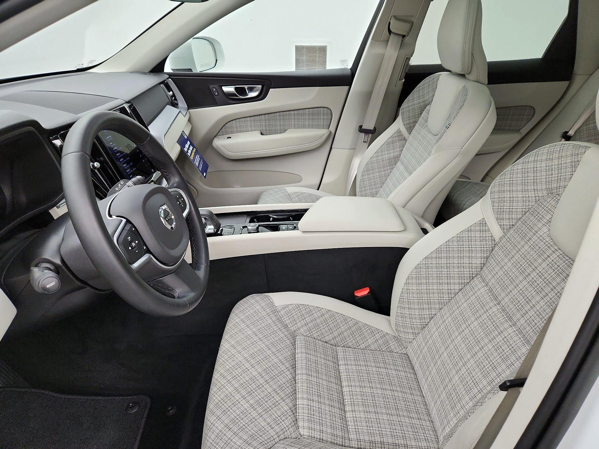 Thumbnail: 2022 Volvo XC60 - 11