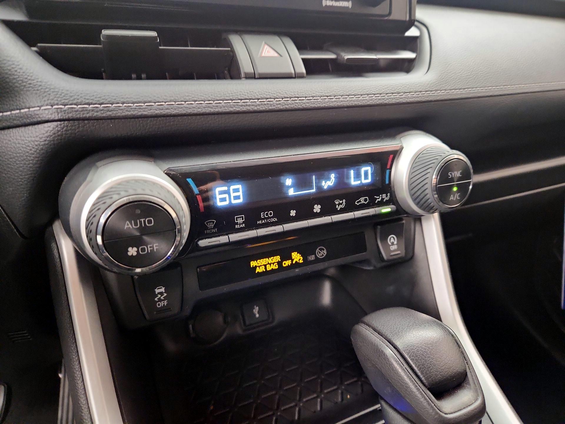 Thumbnail: 2021 Toyota RAV4 - 16