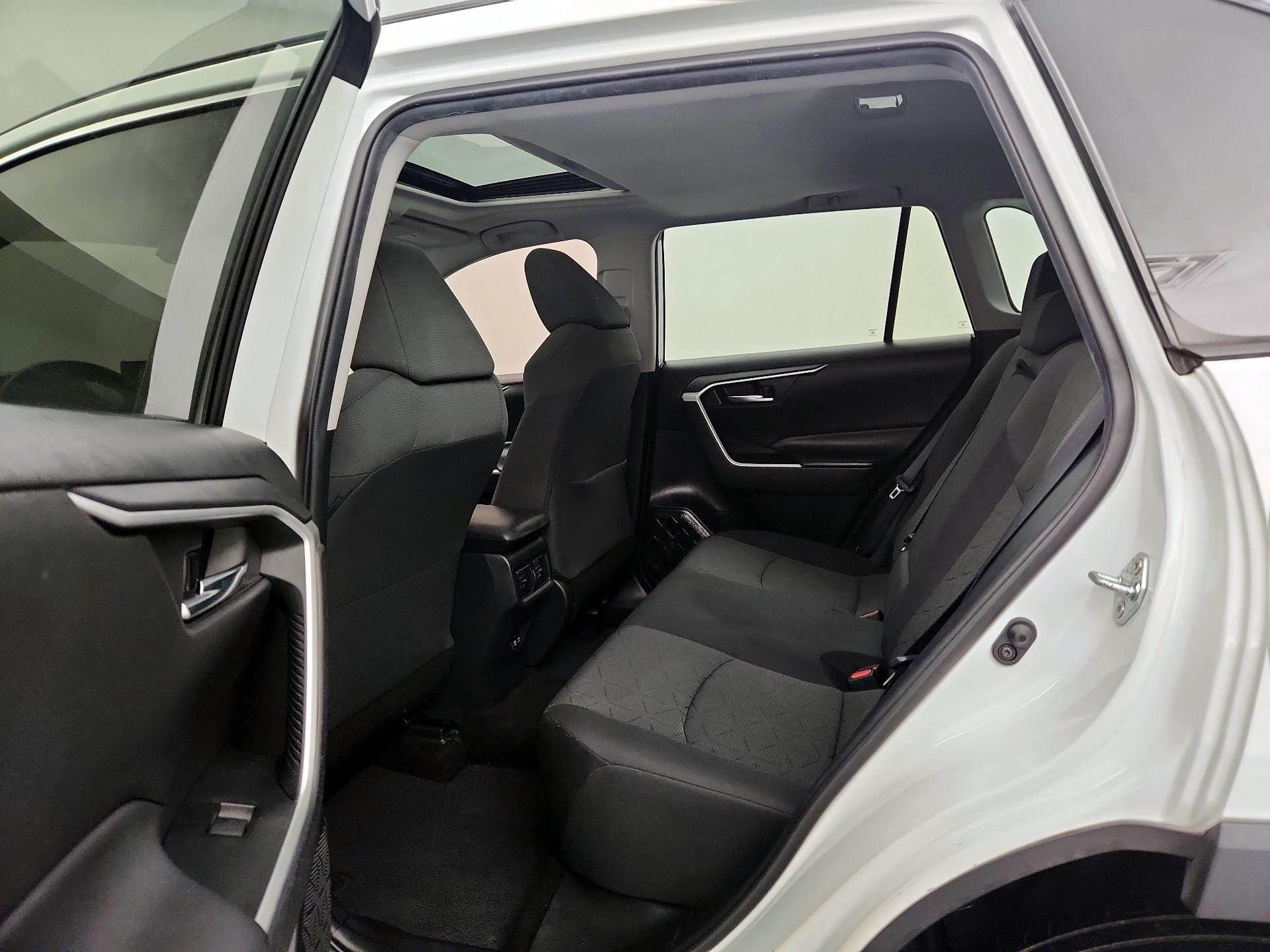 Thumbnail: 2021 Toyota RAV4 - 20