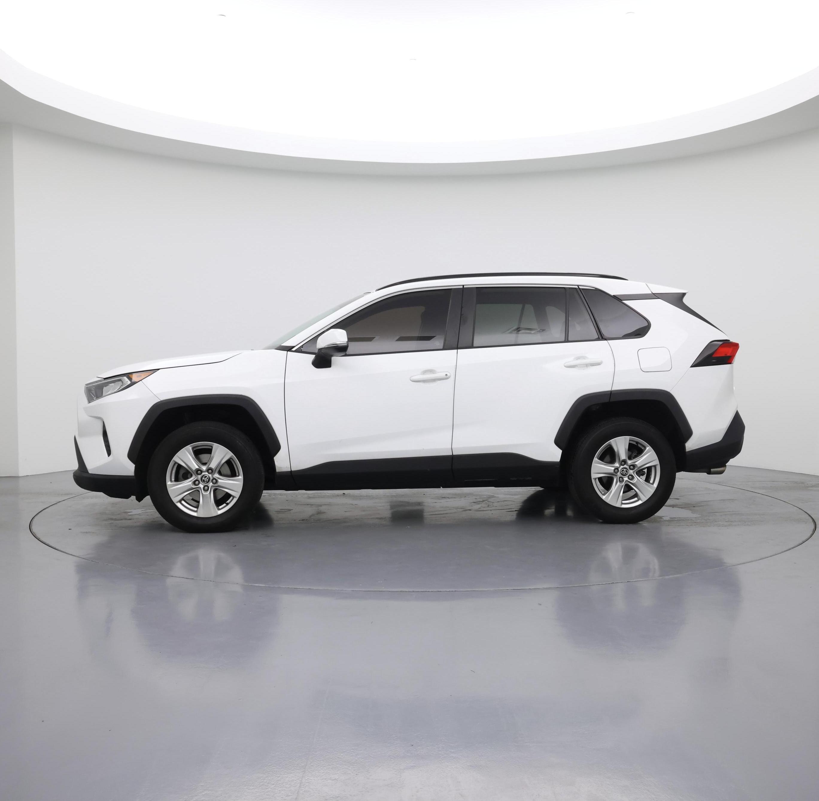 Thumbnail: 2021 Toyota RAV4 - 3