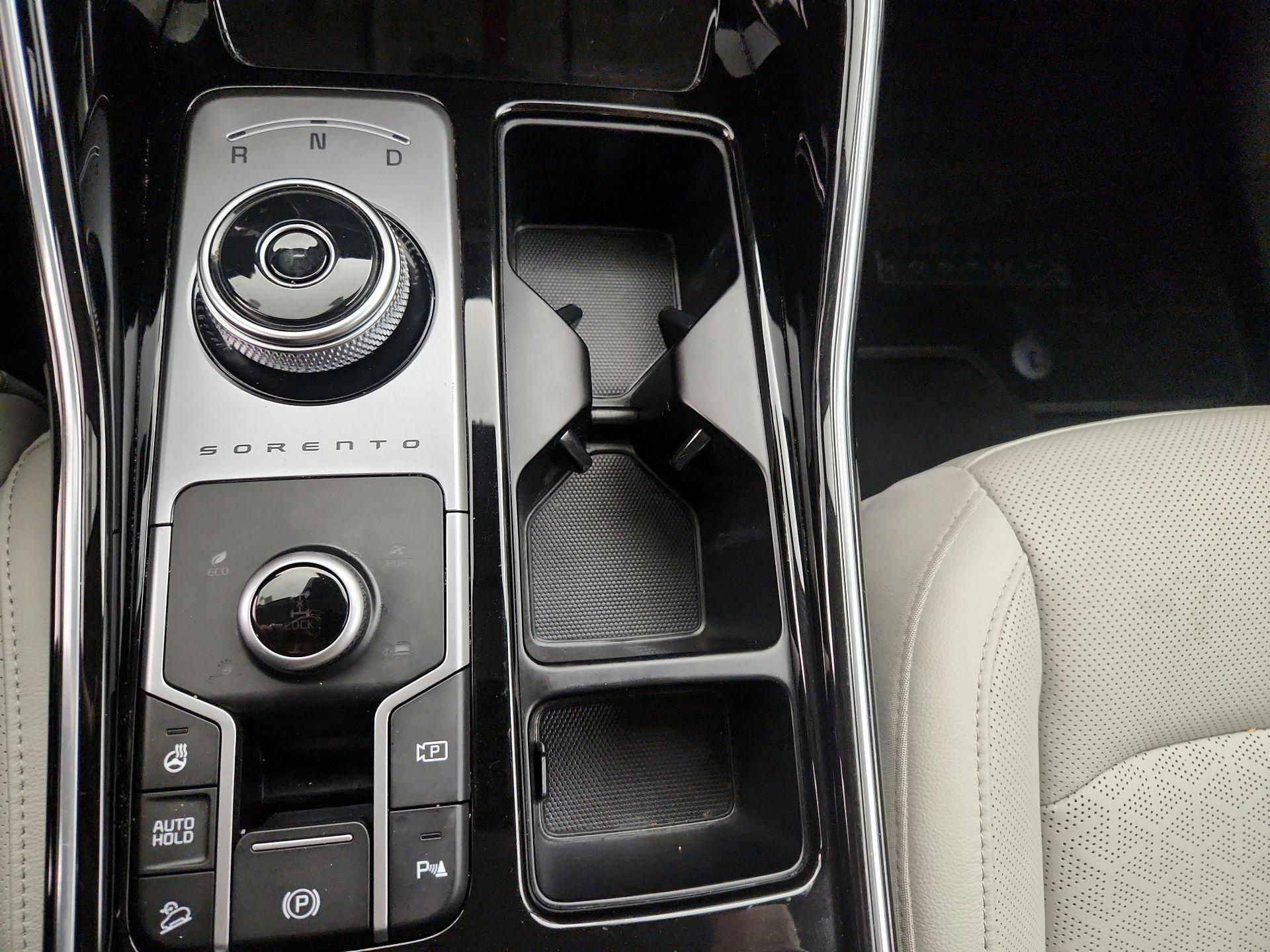 Thumbnail: 2023 Kia Sorento - 18