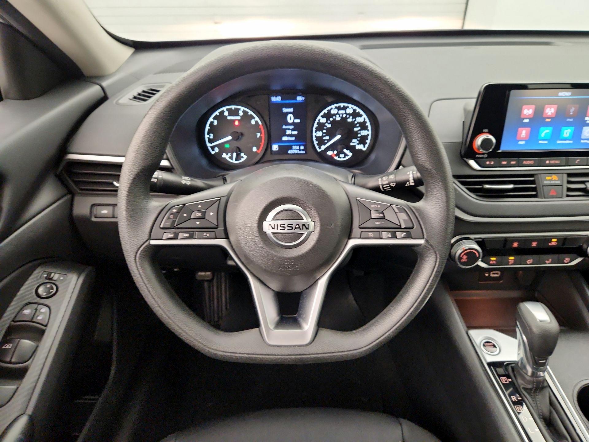 Thumbnail: 2022 Nissan Altima - 10