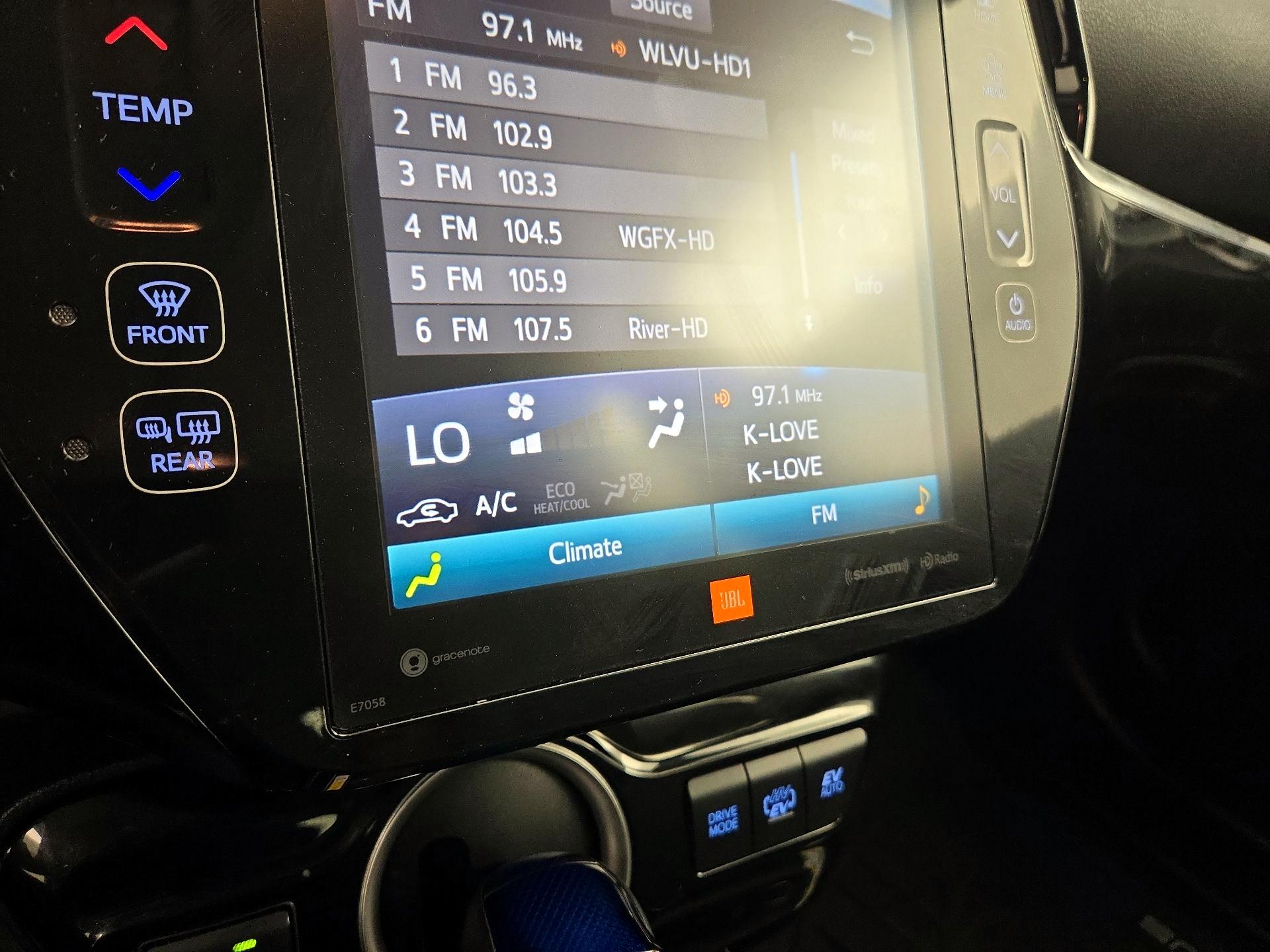 Thumbnail: 2020 Toyota Prius - 17