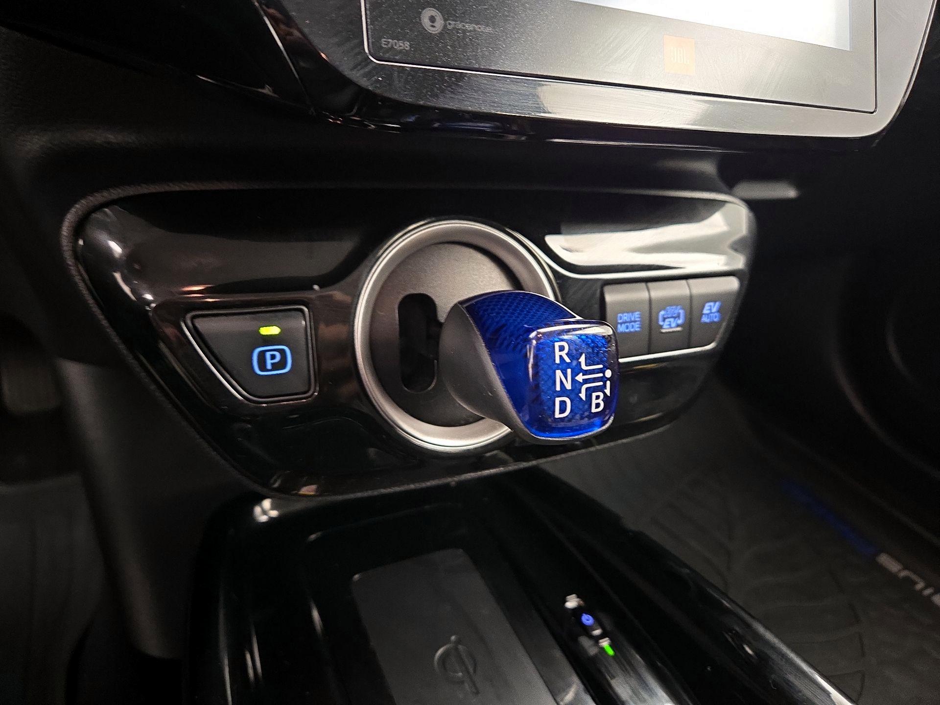 Thumbnail: 2020 Toyota Prius - 18